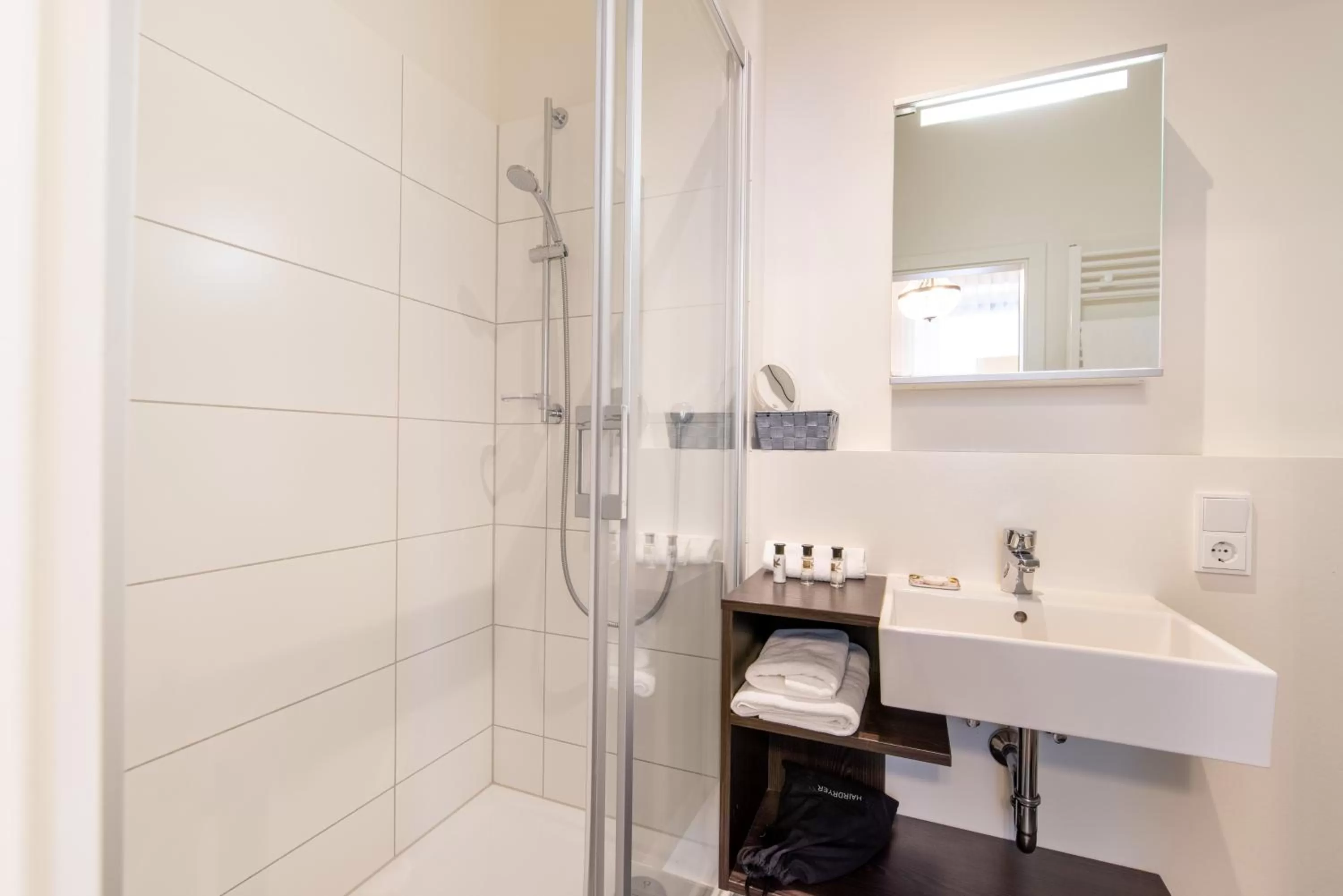 Bathroom in Luxstay Bad Nauheim - Self-Check-In