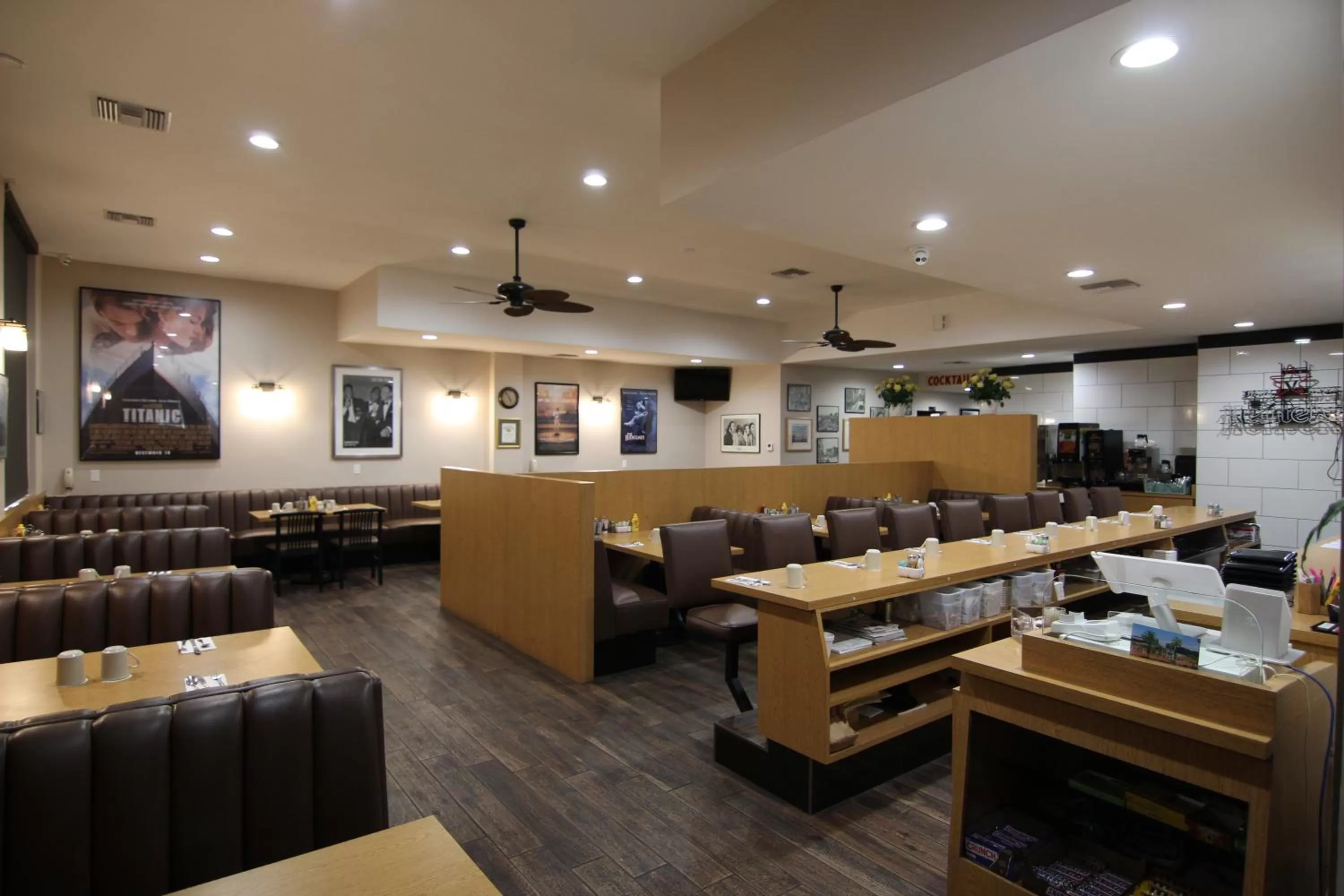 Restaurant/places to eat in Dunes Inn - Sunset