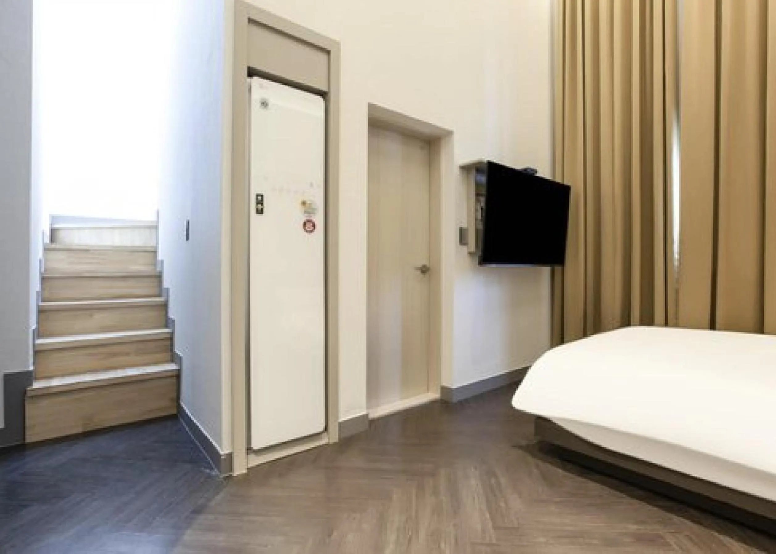 Bed in H Avenue Hotel Idae Shinchon