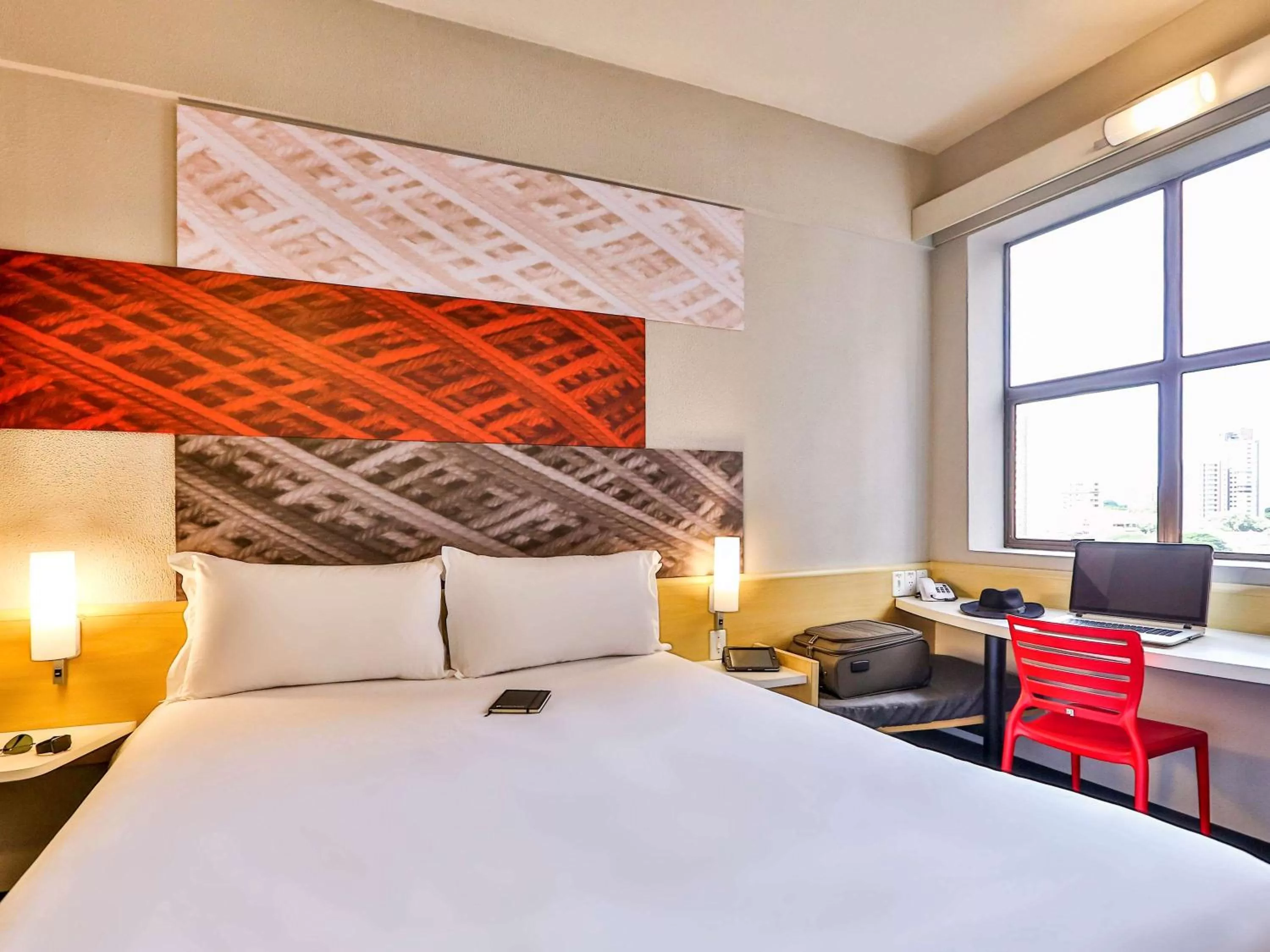 Photo of the whole room, Bed in Ibis Maringa