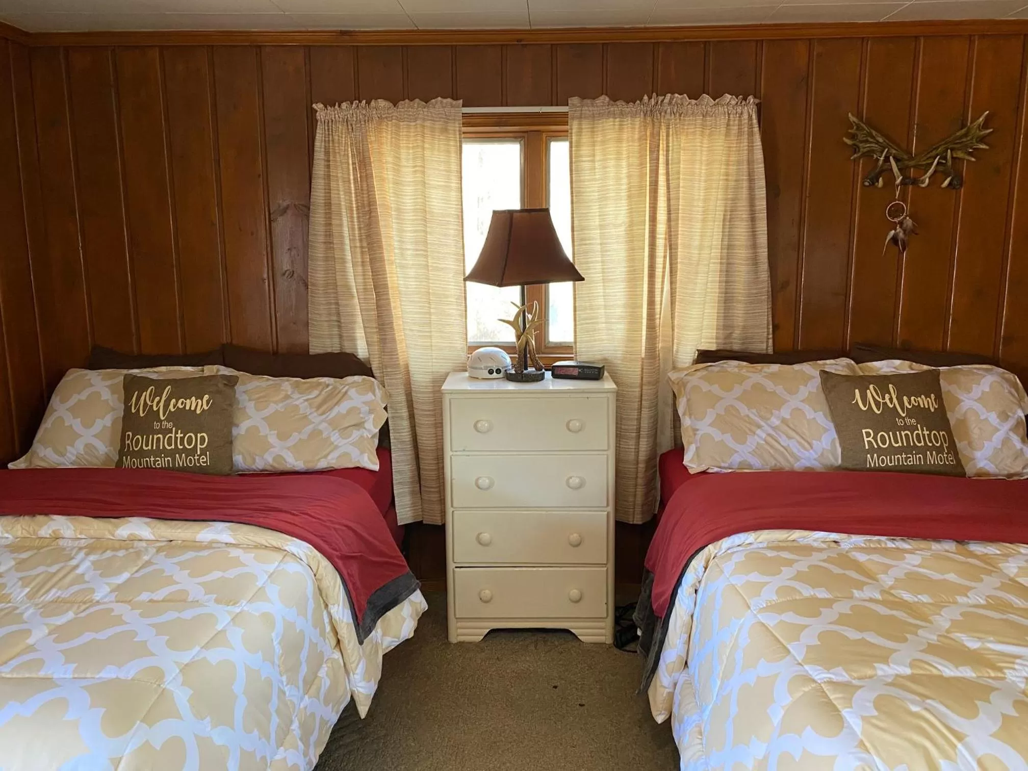 Bed in Roundtop Mountain Vista - Cabins and Motel