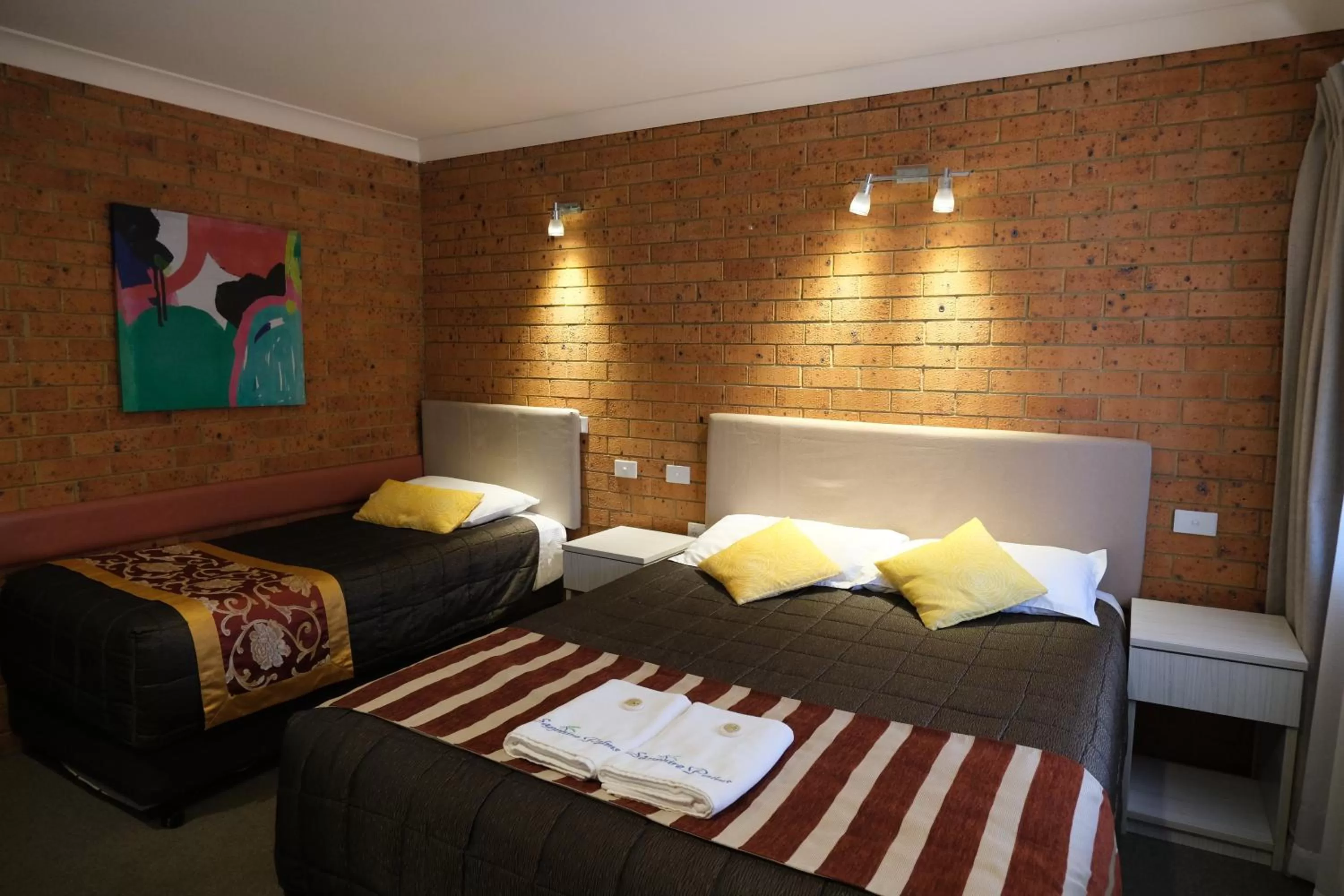 Bed in Sapphire Palms Motel