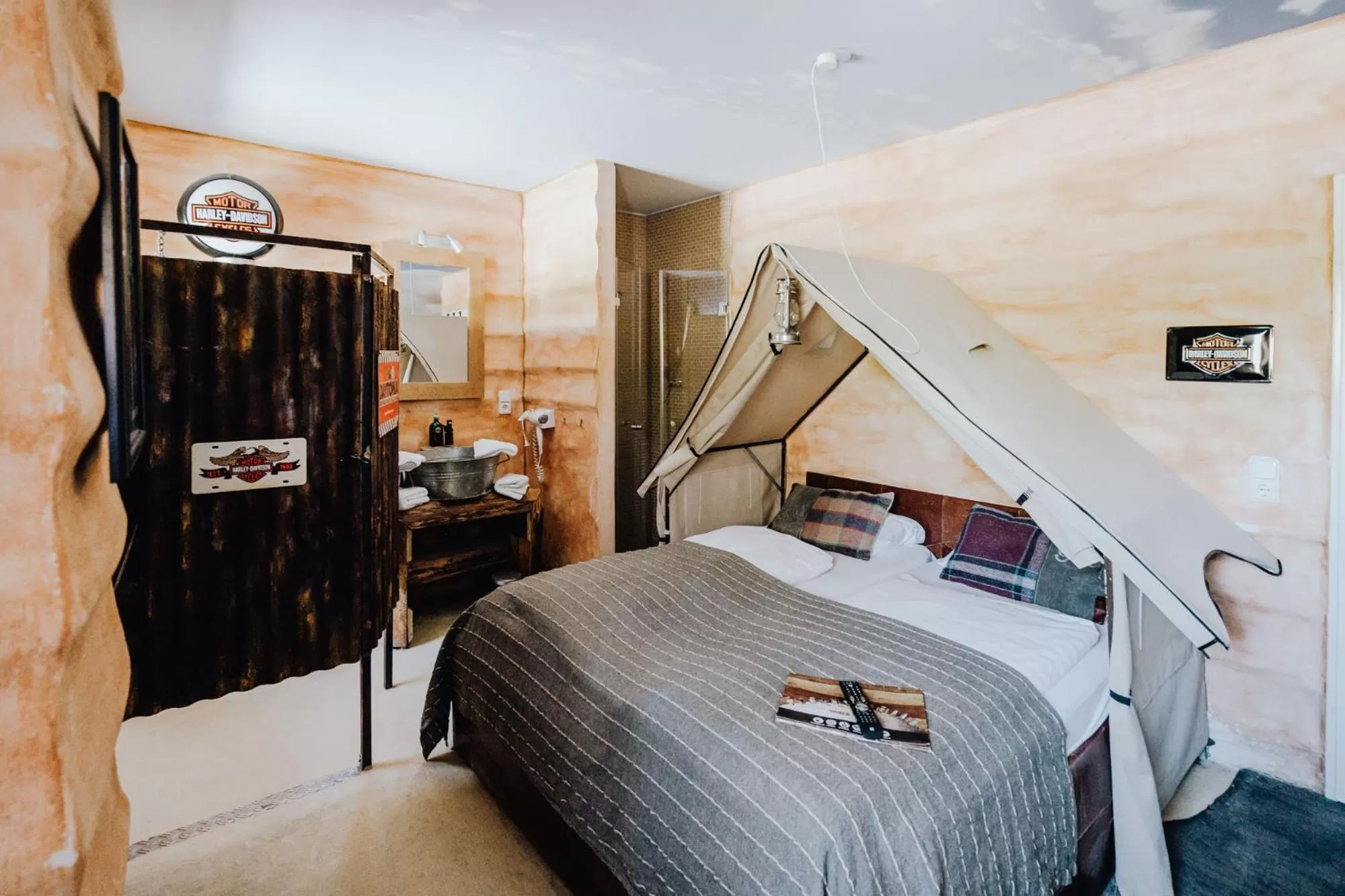 Staff, Bed in Road Stop Dortmund