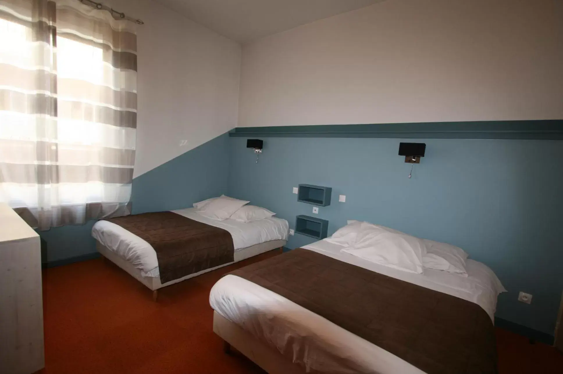 Family Room in Hôtel Le Picardy Family Room in Hôtel Le Picardy