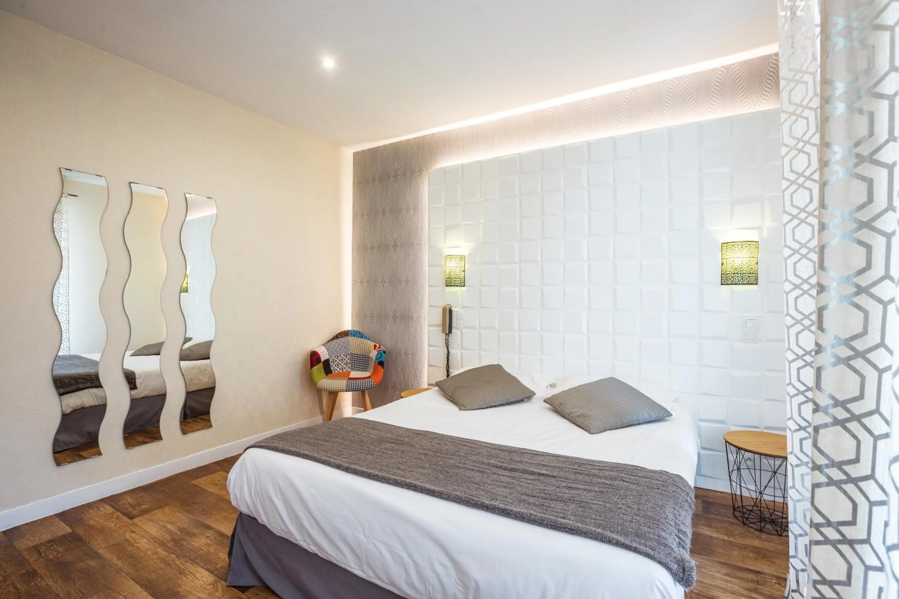 Property building, Bed in Hotel Belle Vue Royan