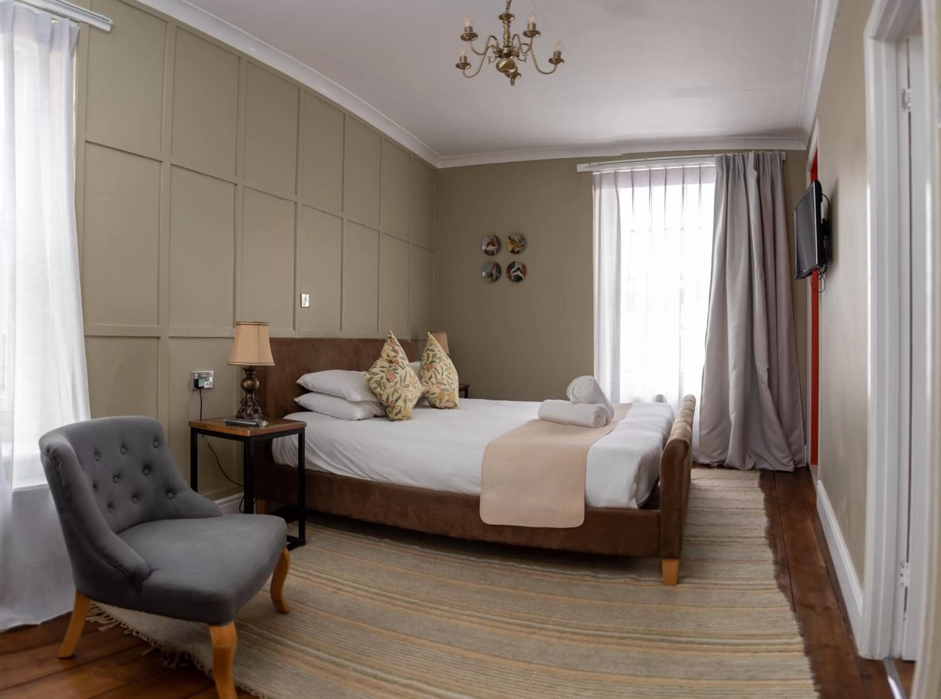 Bed in The Oak House Hotel