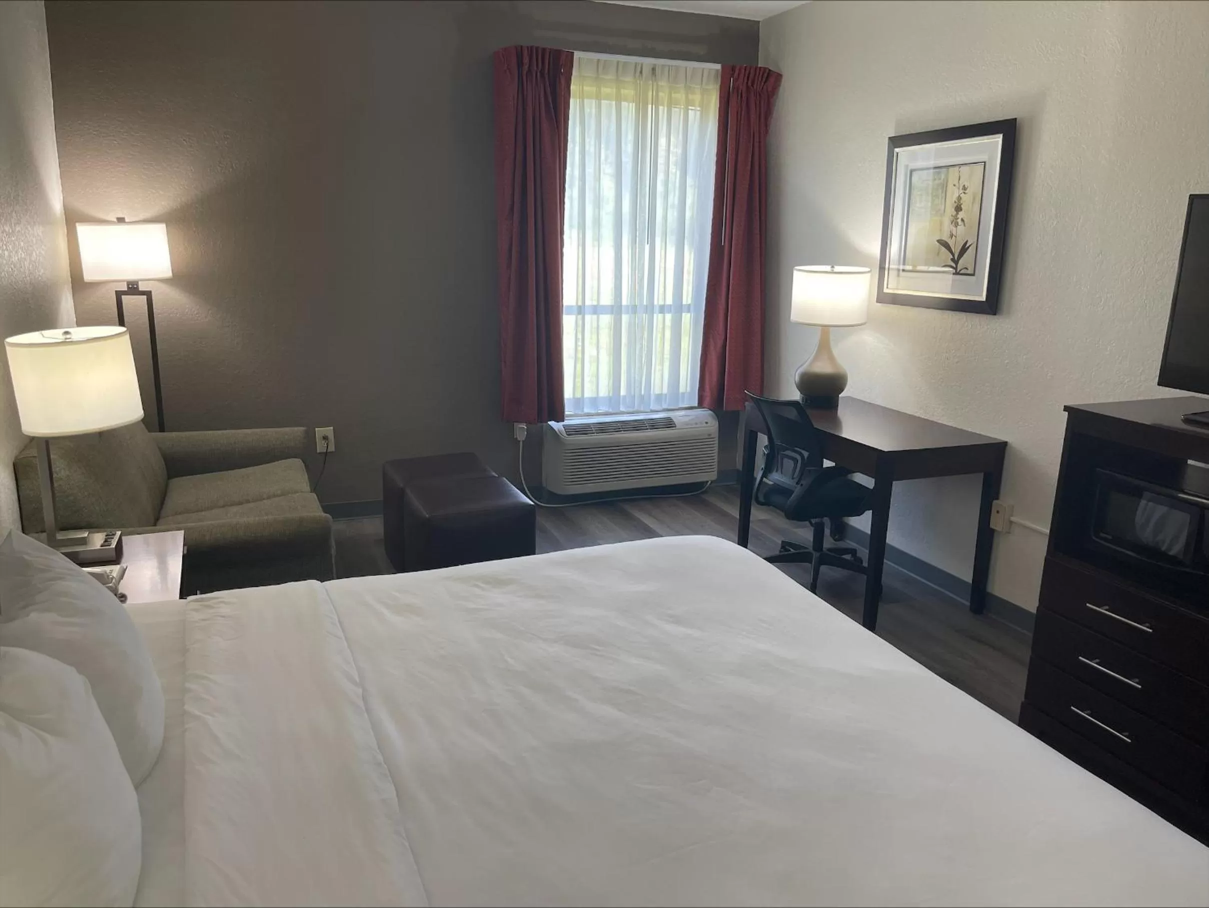 Photo of the whole room, Bed in Quality Inn & Suites Lexington South