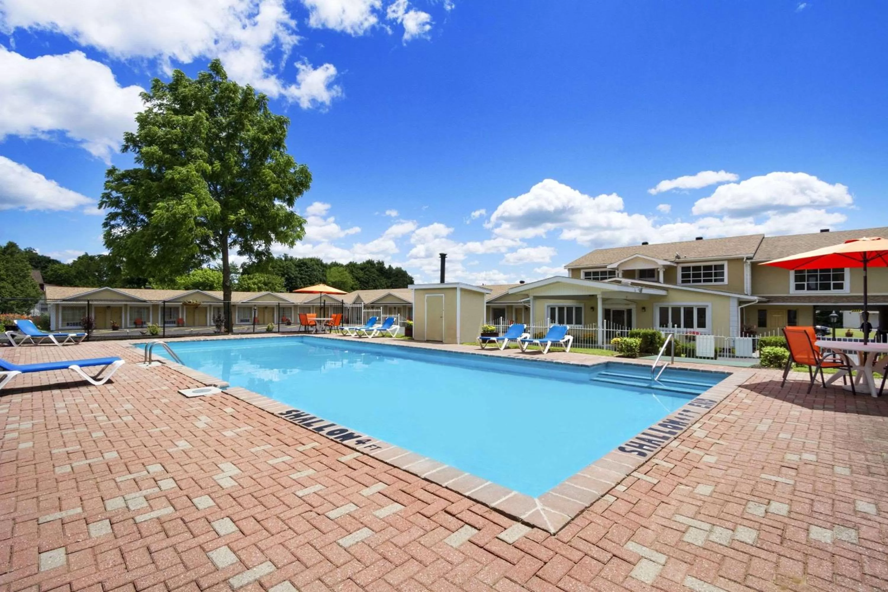 On site in Super 8 by Wyndham Brockville