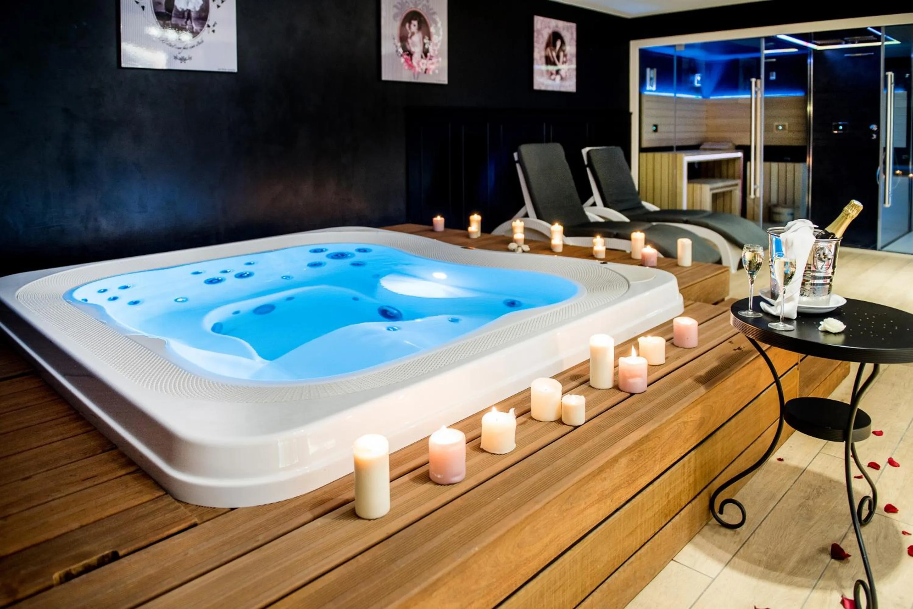 Hot Tub in Grand Hotel Gallia & Londres