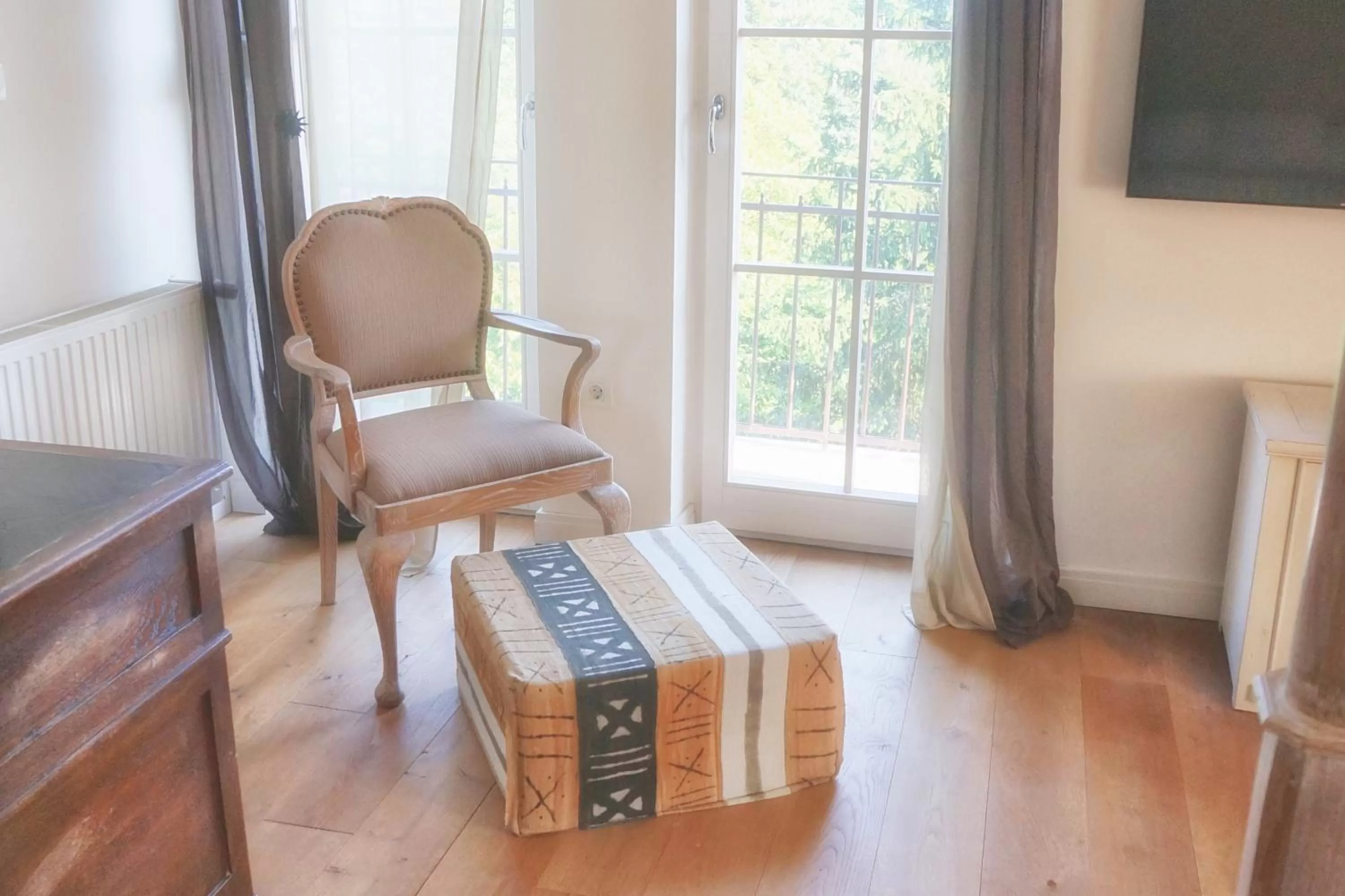 Bedroom, Seating Area in Embassy Row BnB