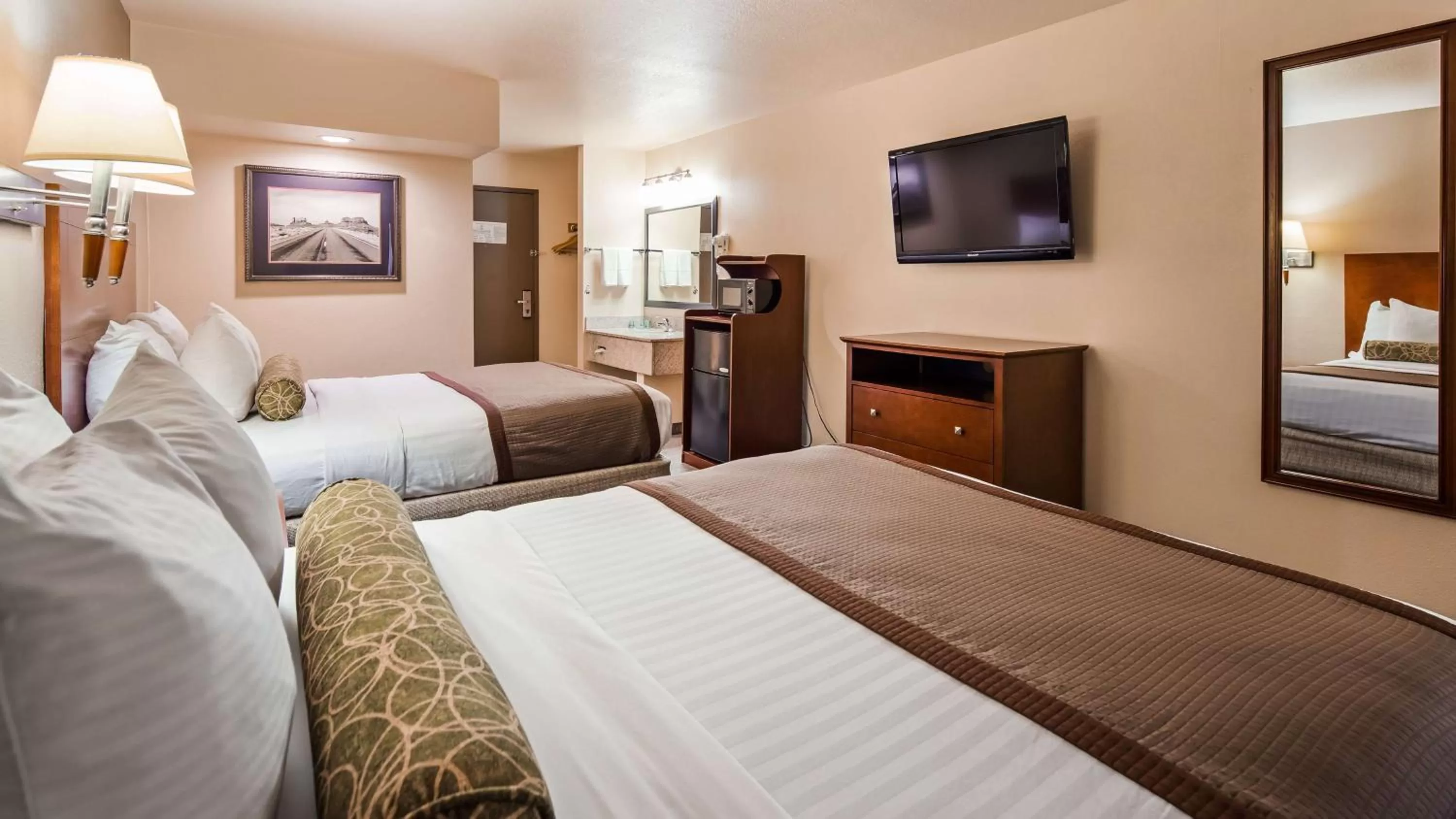 Photo of the whole room, Bed in Best Western Desert Oasis