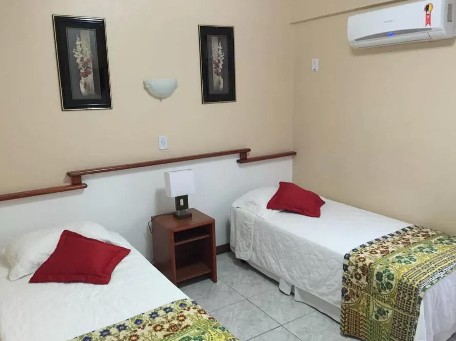 Bed in Fares Turis Hotel