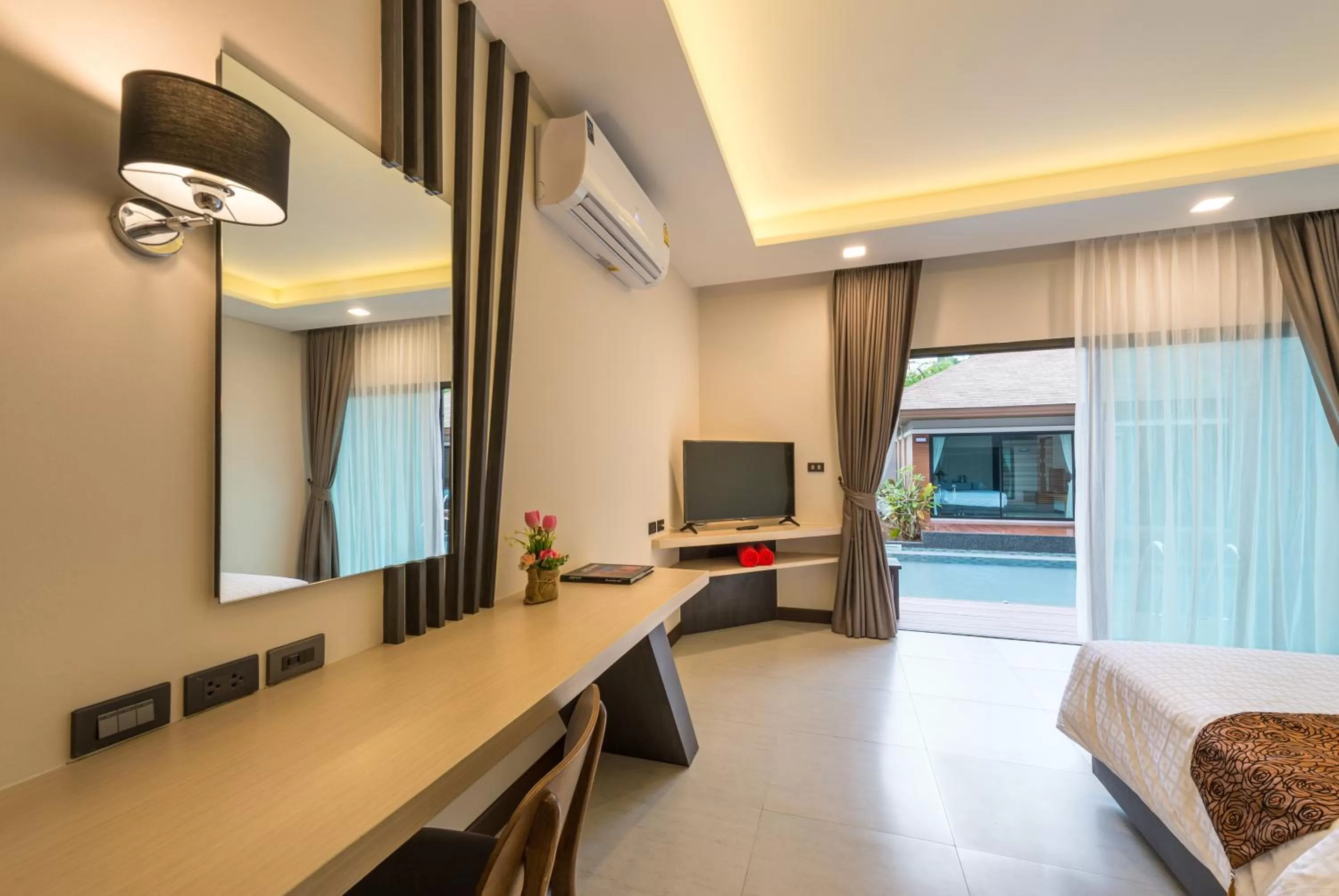 Communal lounge/ TV room in Cher​mantra​ Aonang​ Resort & Pool​ Suite