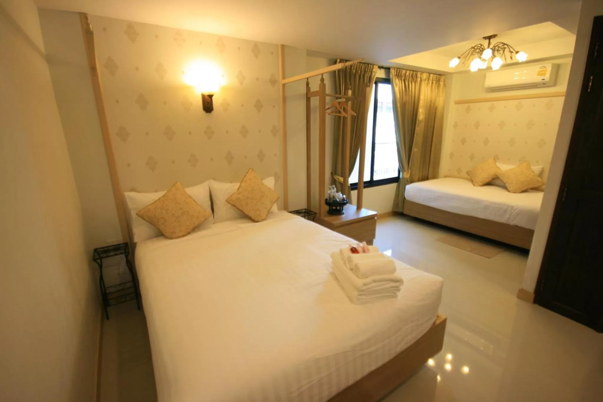 Photo of the whole room, Bed in Namamema