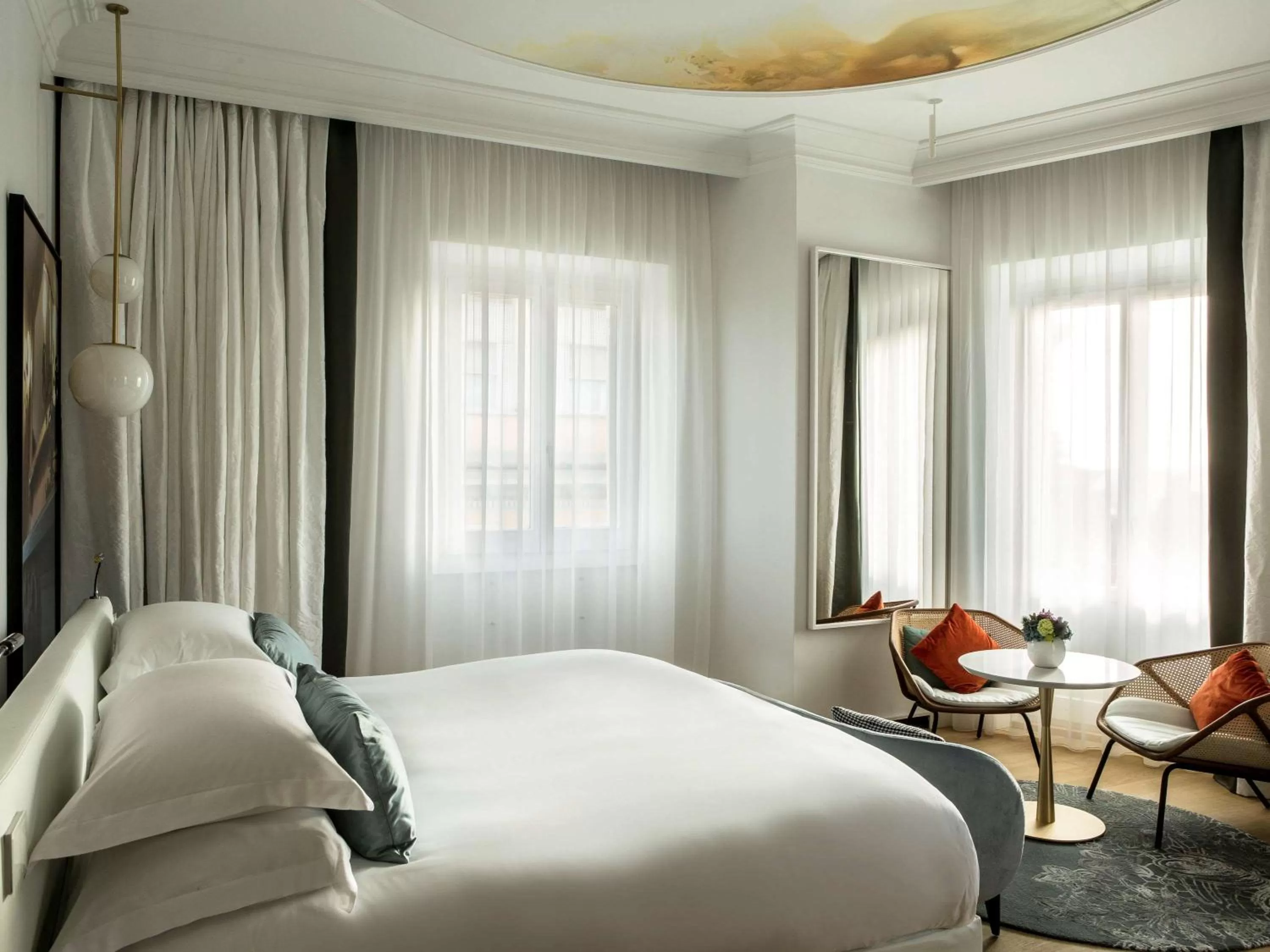 Photo of the whole room, Bed in Sofitel Roma Villa Borghese