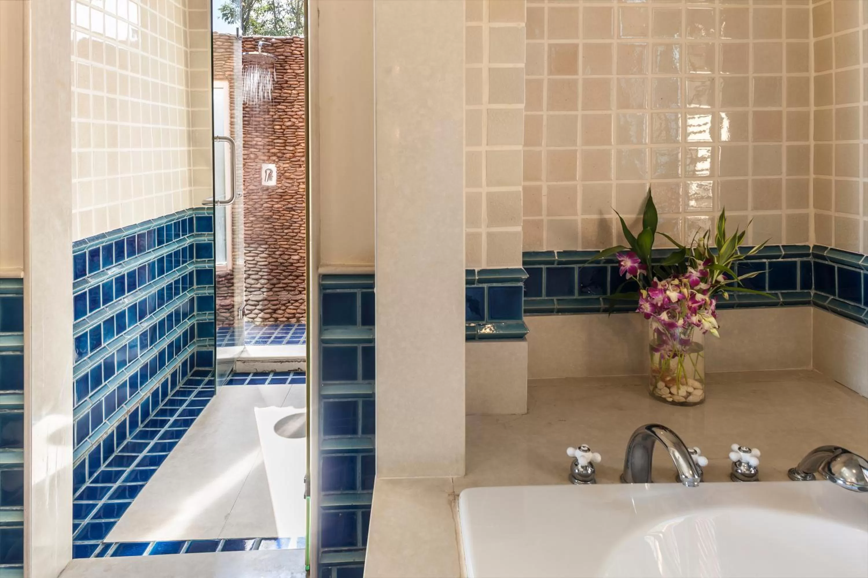 Shower in Katiliya Mountain Resort And Spa