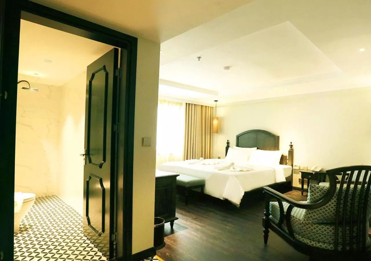 Photo of the whole room, Bed in Hanoi Emerald Waters Hotel Valley