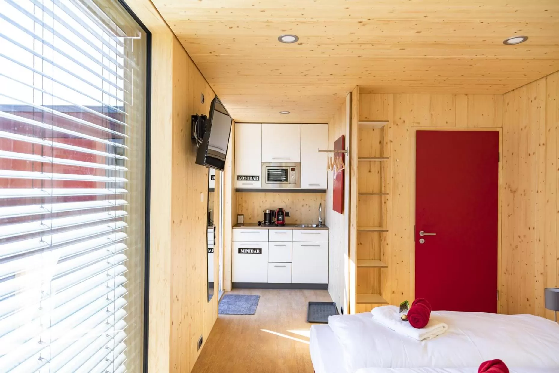 Kitchen or kitchenette, Bed in kleinHOTEL Steinau-Rabenstein GbR