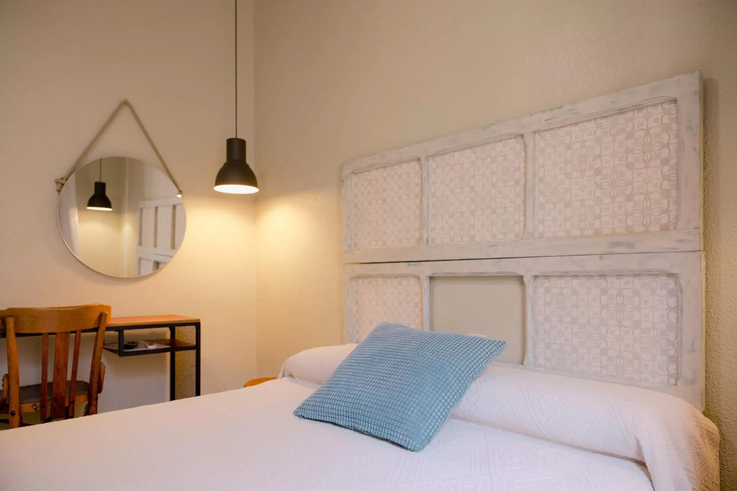 Double Room in Vicente Home Double Room in Vicente Home