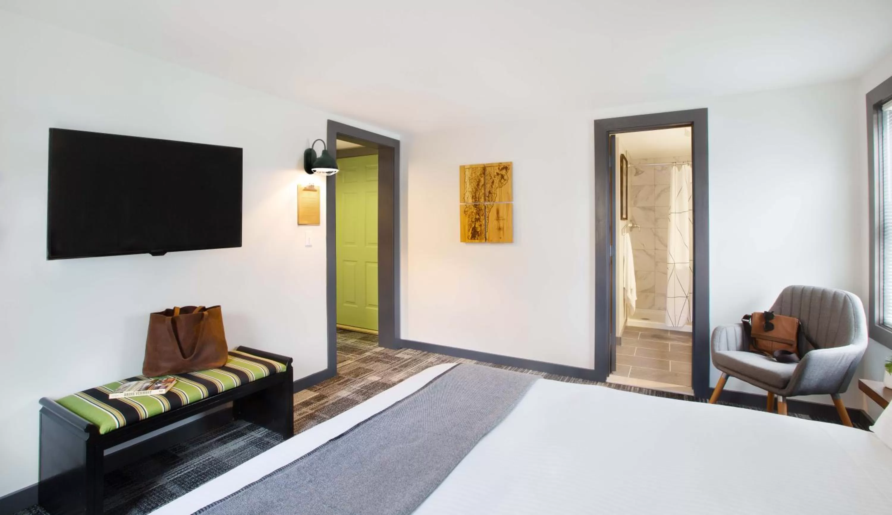 Bed in Main and Mountain