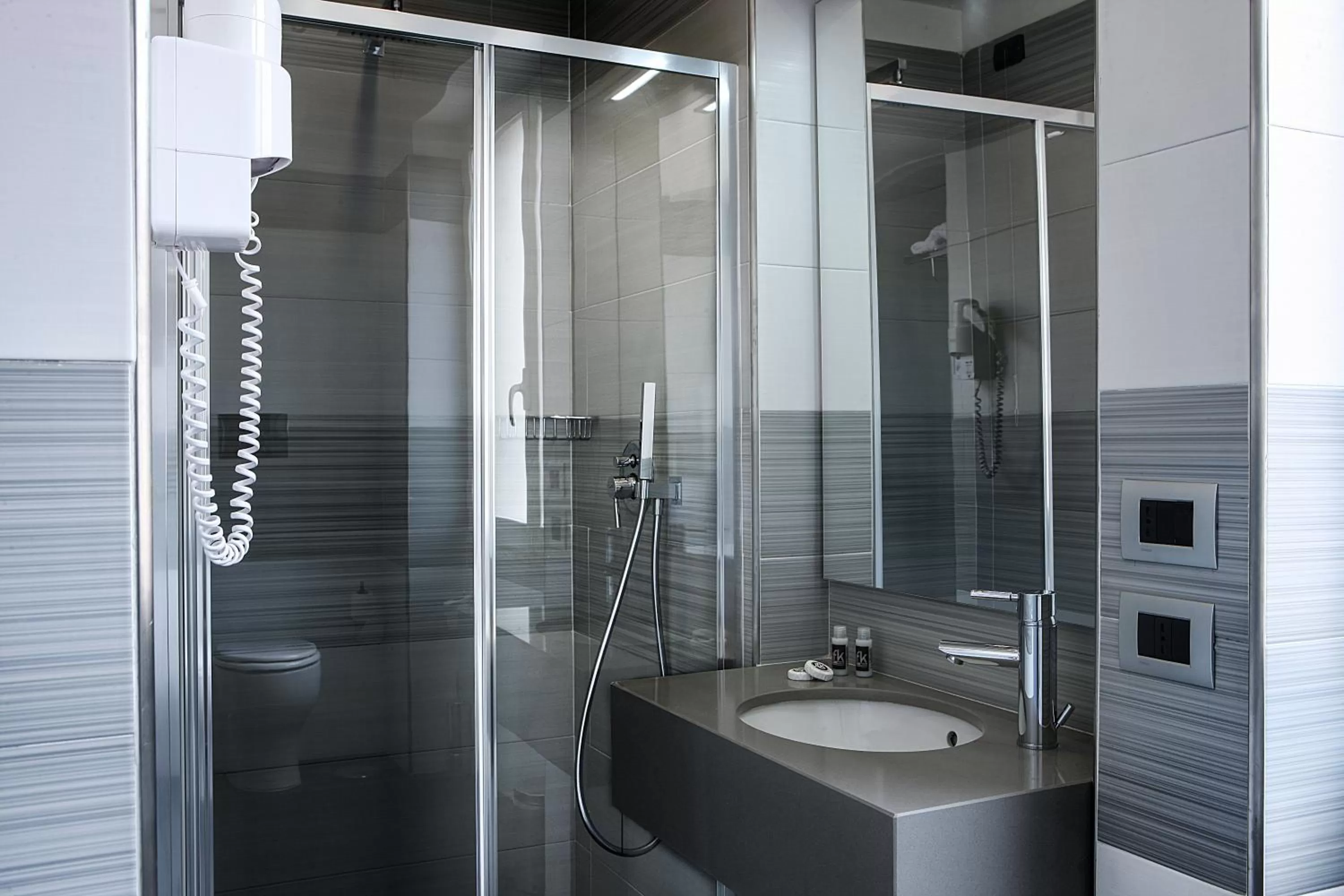 Bathroom in Best Western JFK Hotel