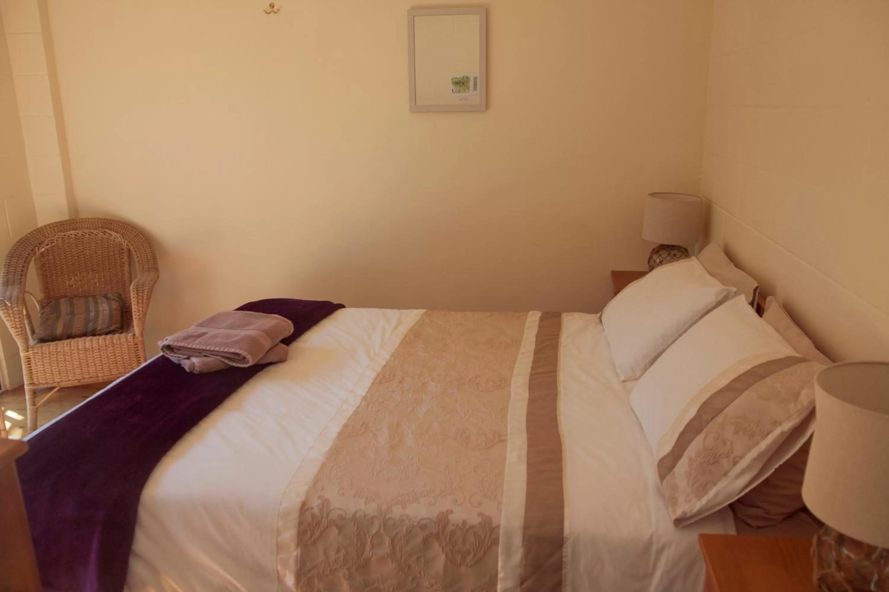 Photo of the whole room, Room Photo in Kawai Purapura Yoga Retreat Centre