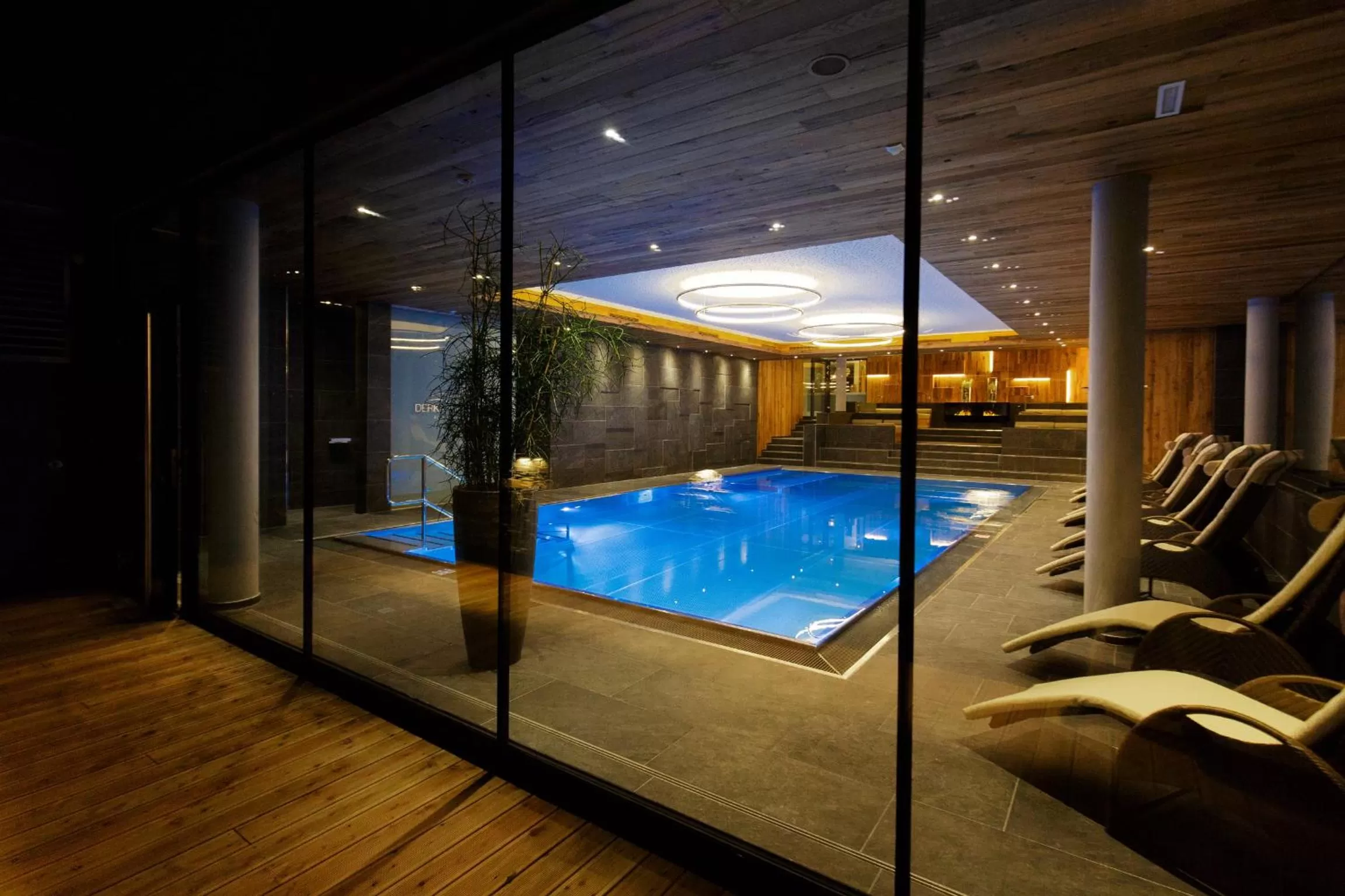 Swimming pool in Hotel Kaprunerhof