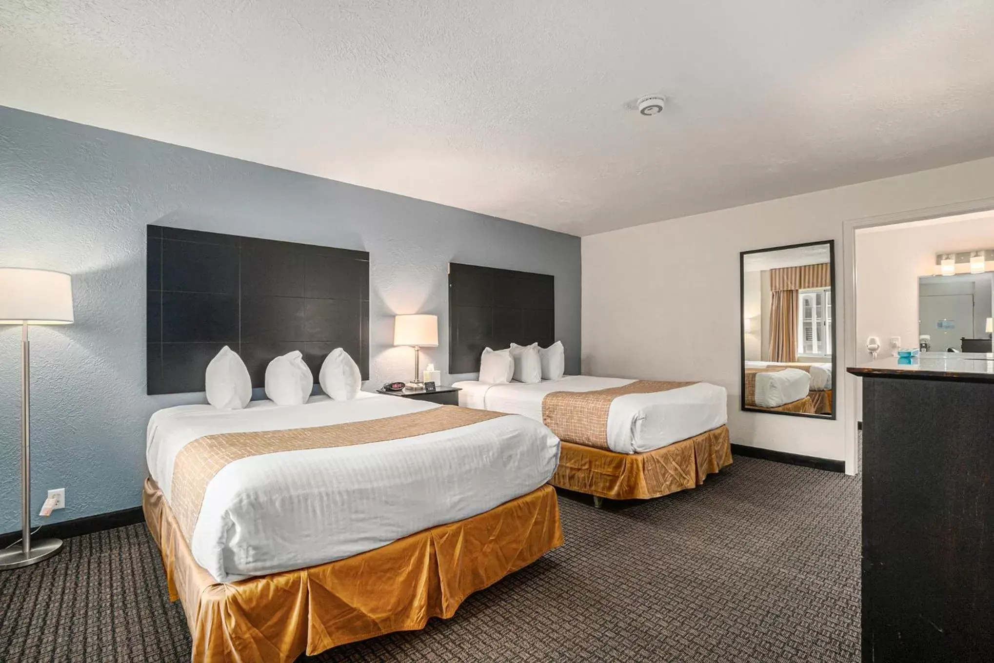 Queen Room with Two Queen Beds - First Floor/Nmobility Accessible/Non-Smoking in Travelodge by Wyndham Traverse City MI Queen Room with Two Queen Beds - First Floor/Nmobility Accessible/Non-Smoking in Travelodge by Wyndham Traverse City MI