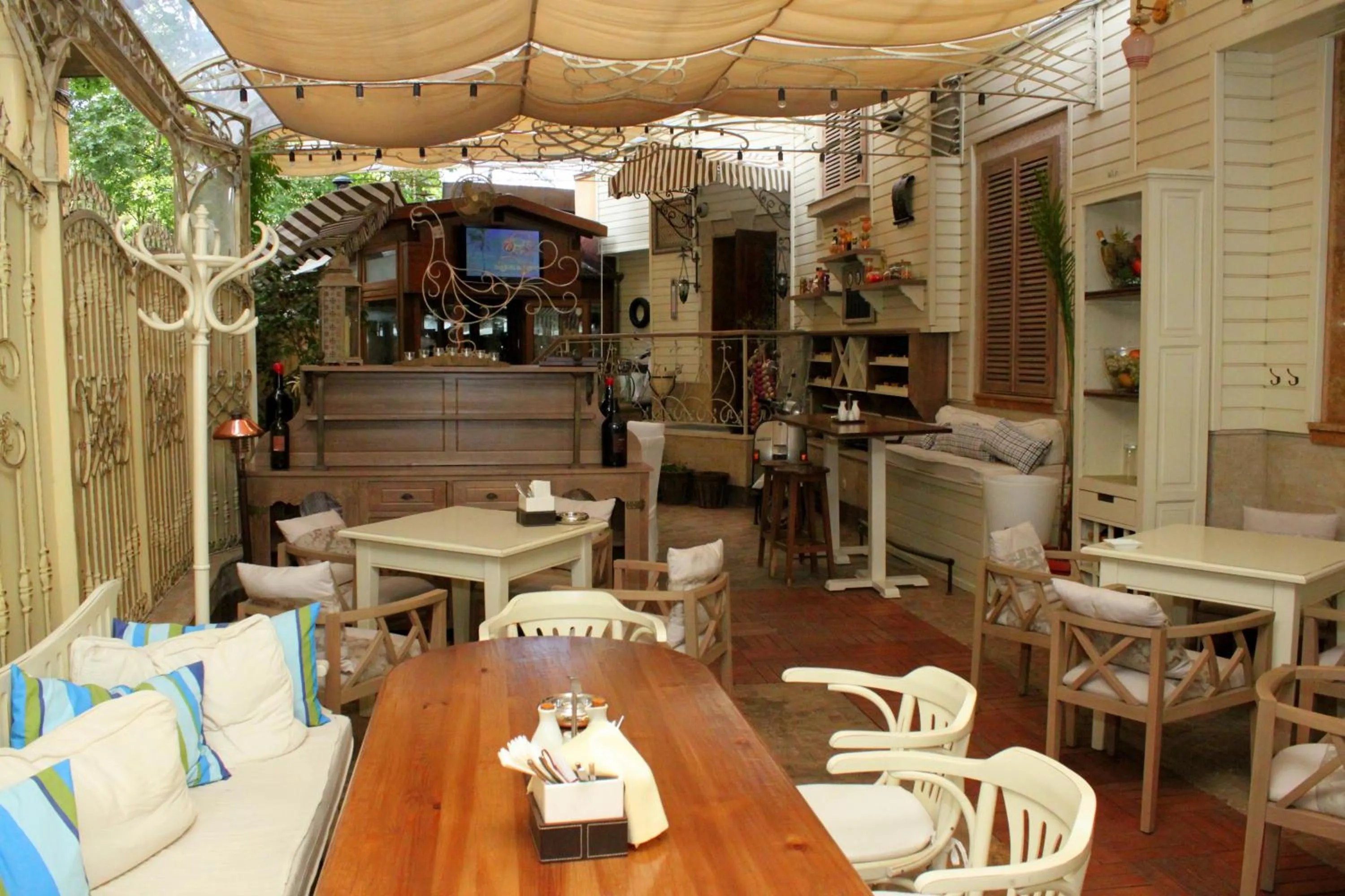 Garden in Meg-Lozenetz Hotel