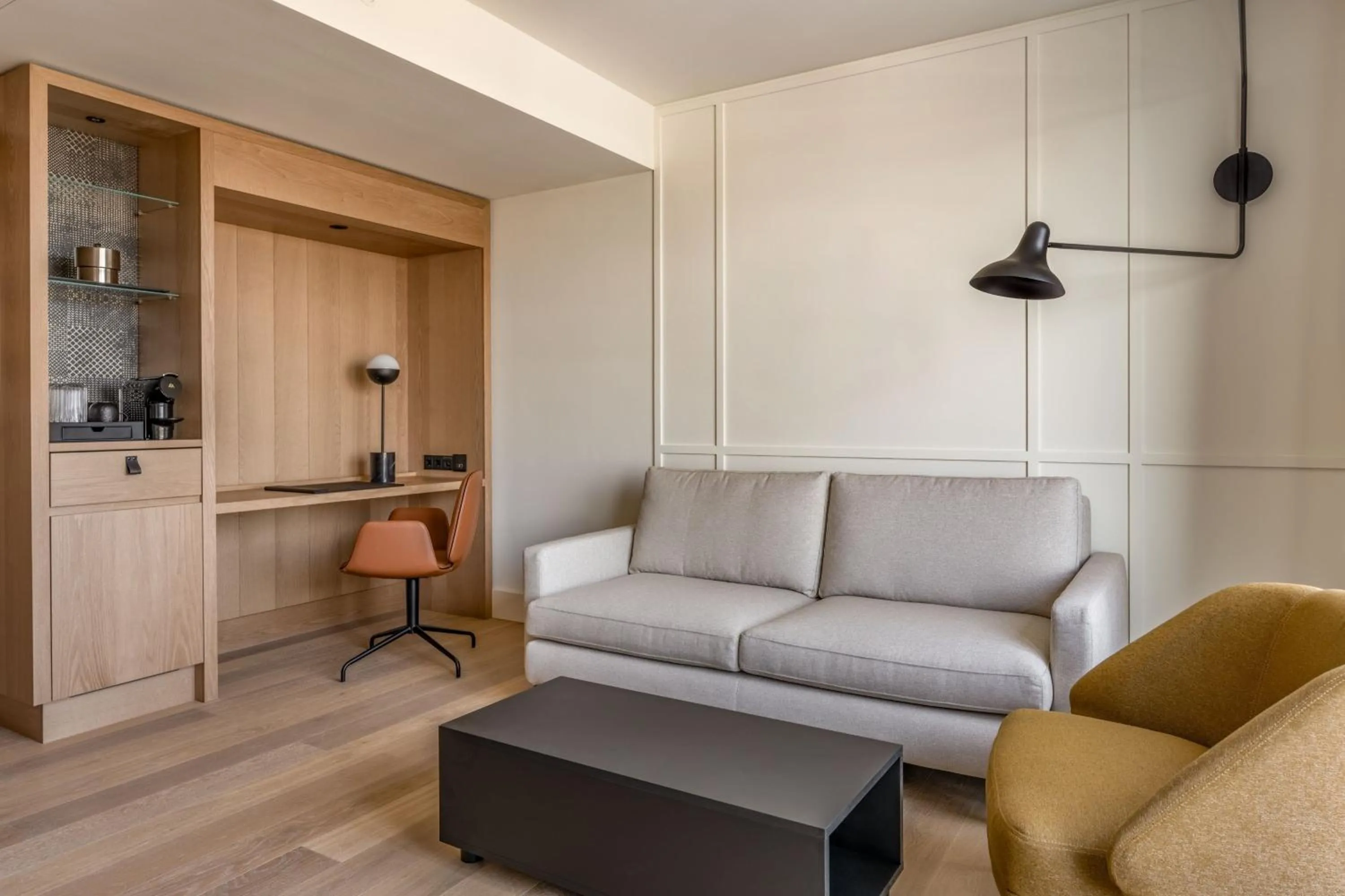 Living room in Munich Marriott Hotel City West