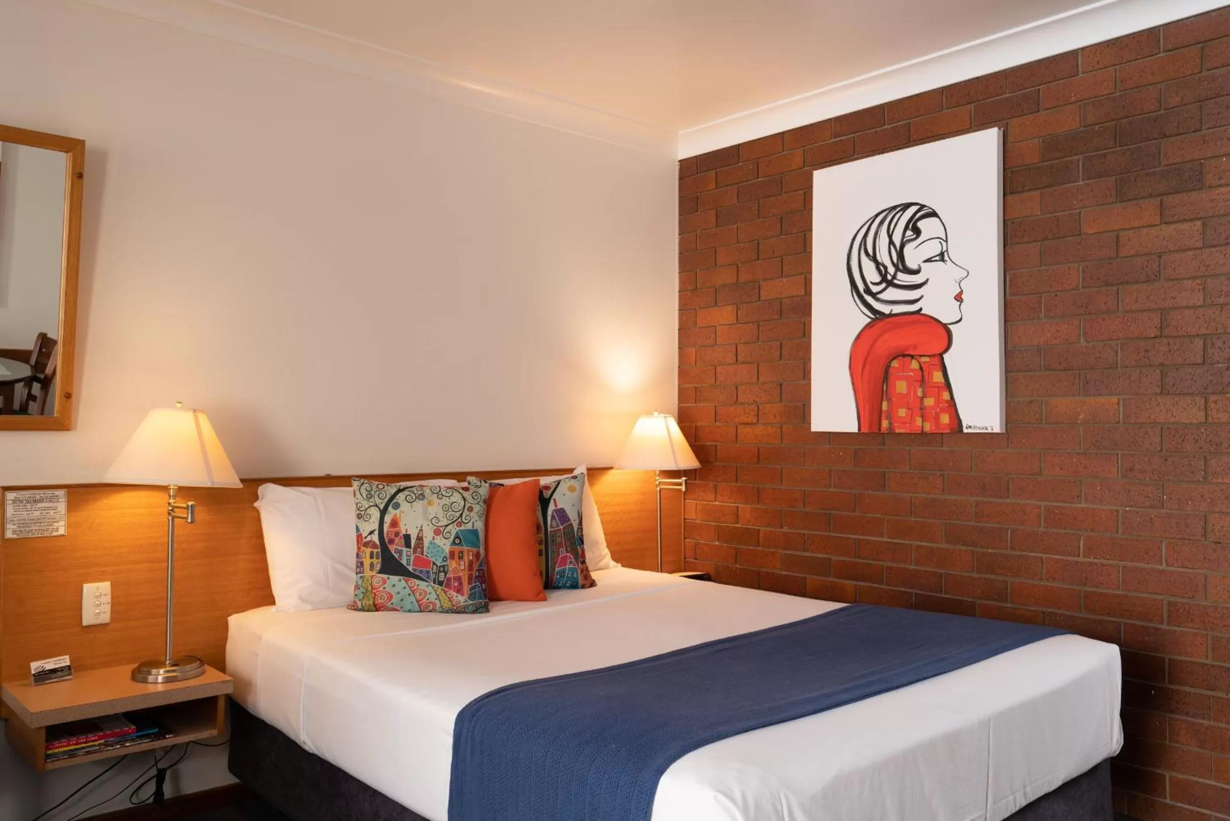 Bed in Country Pathfinder Motor Inn