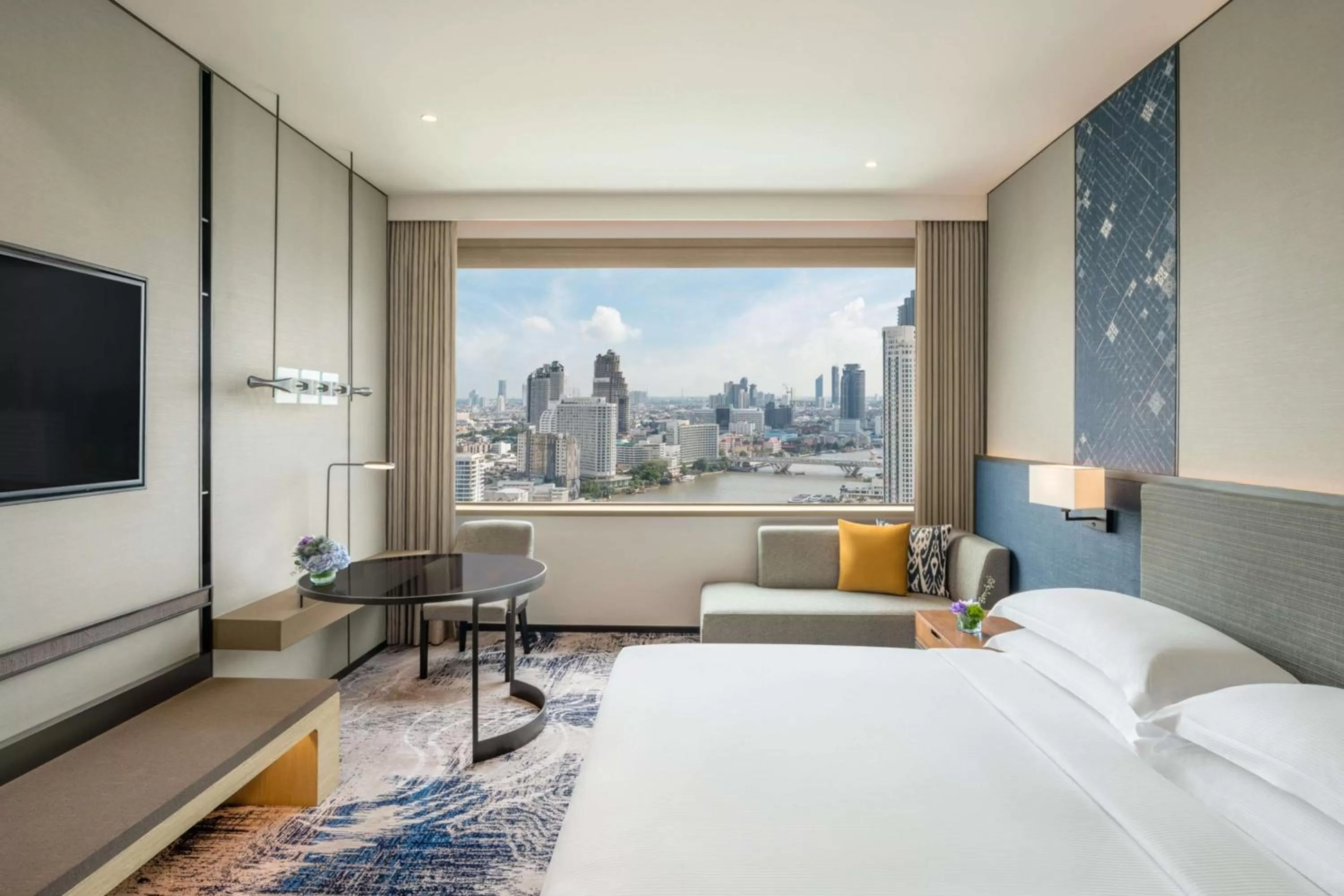 Executive King Room in Millennium Hilton Bangkok