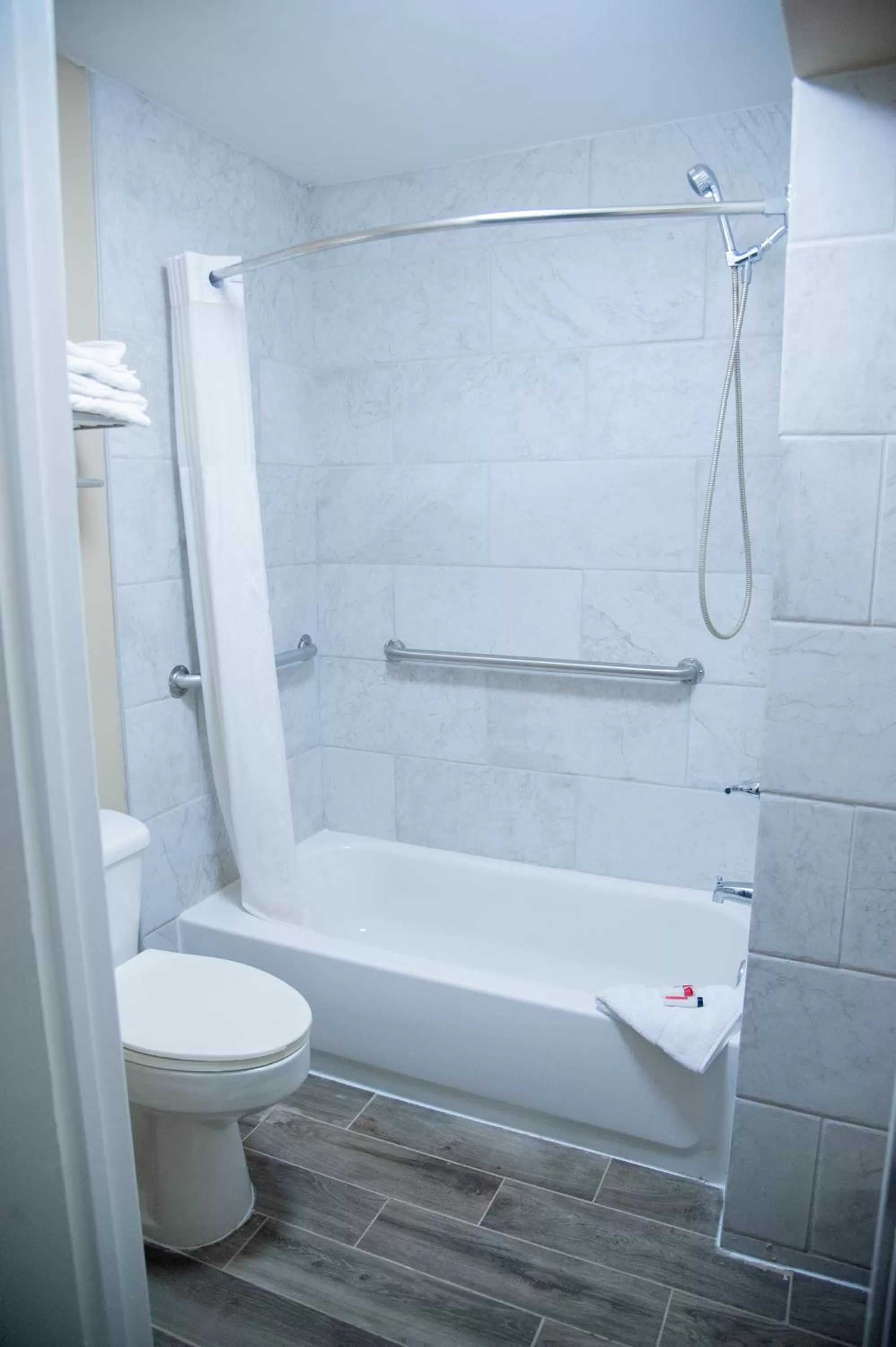 Bathroom in Super 8 by Wyndham Crestview