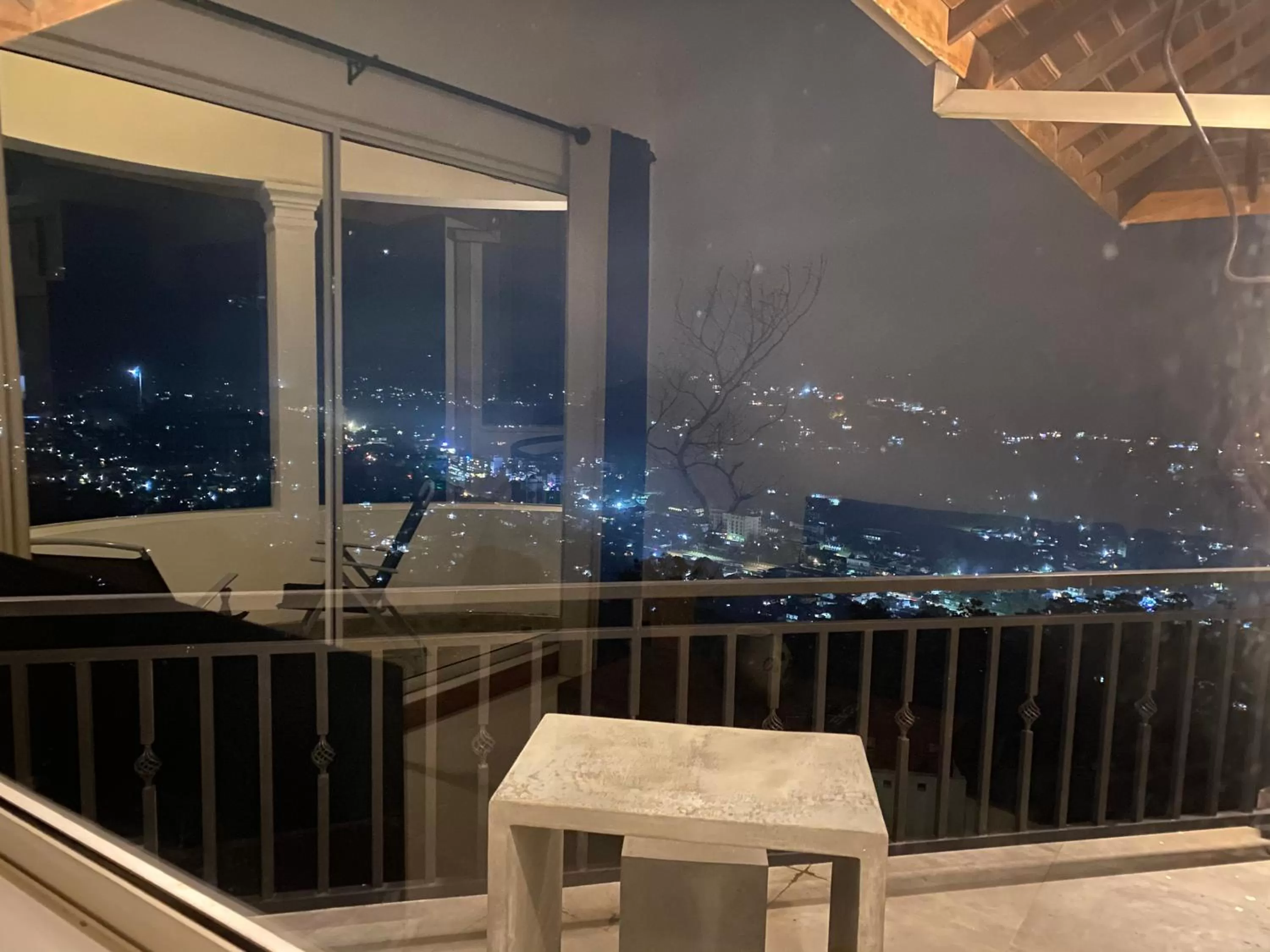 Balcony/Terrace in The Heaven's Villa Kandy