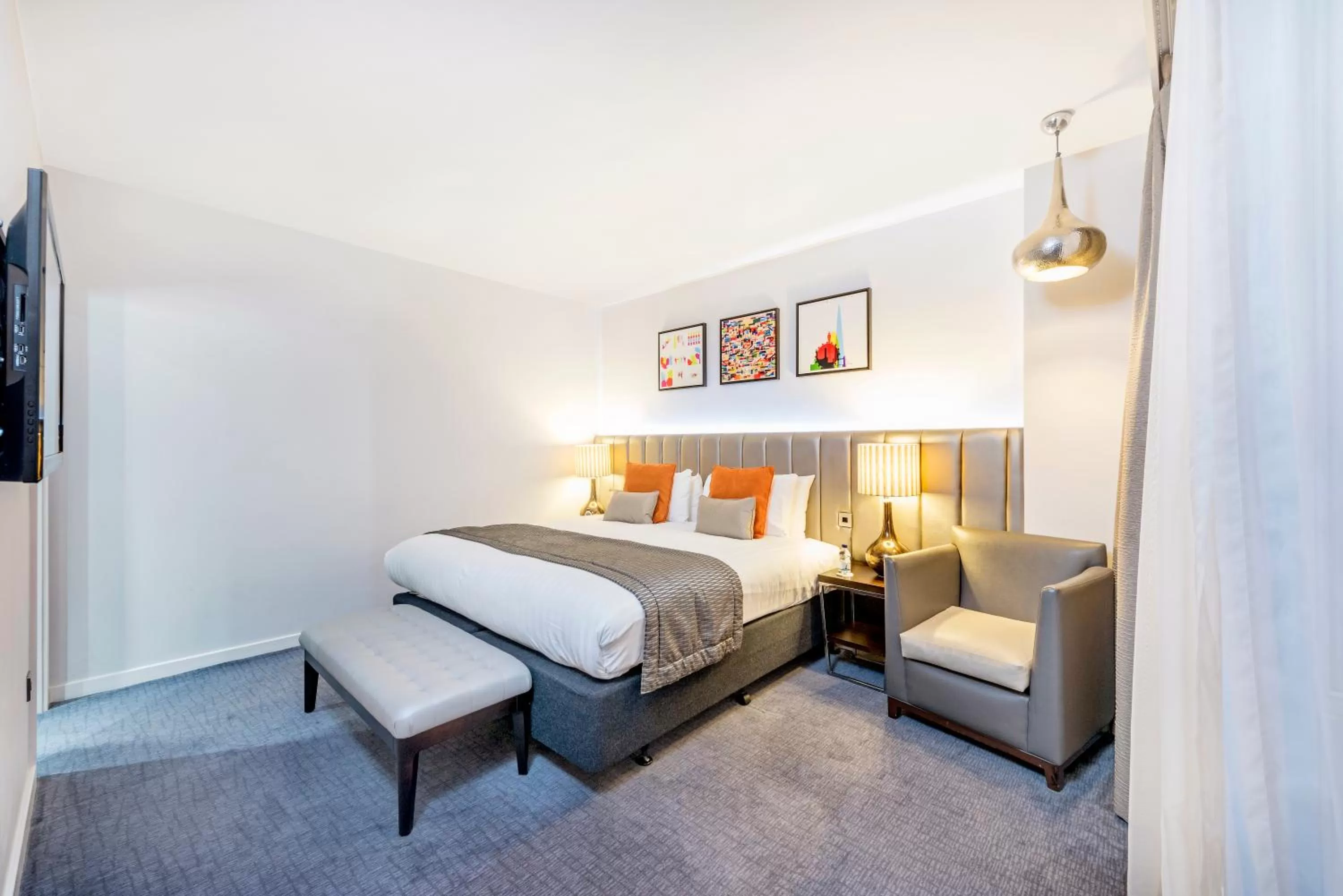 Photo of the whole room, Bed in Mercure London Paddington Hotel