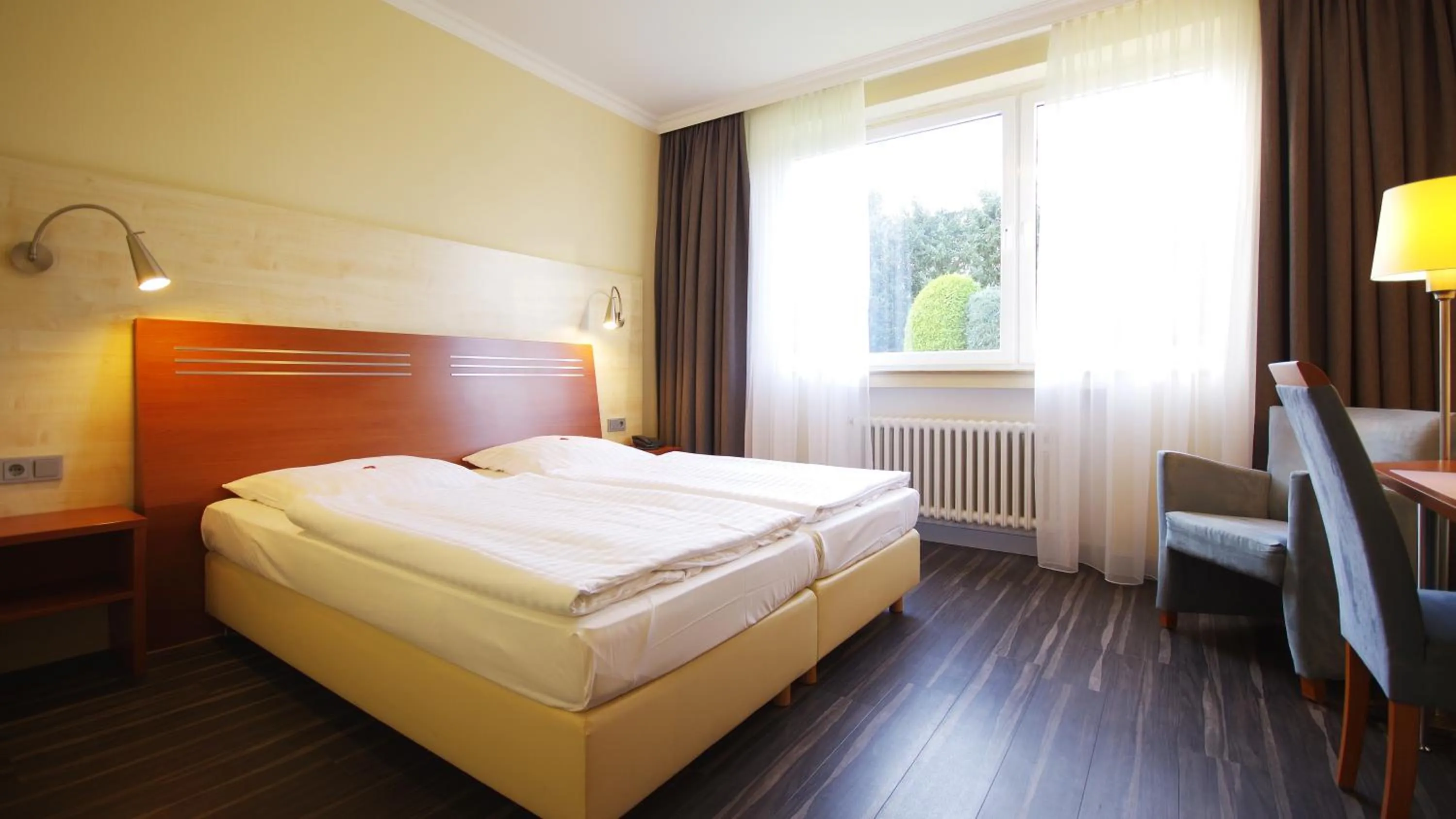 Photo of the whole room, Bed in Garten-Hotel Ponick