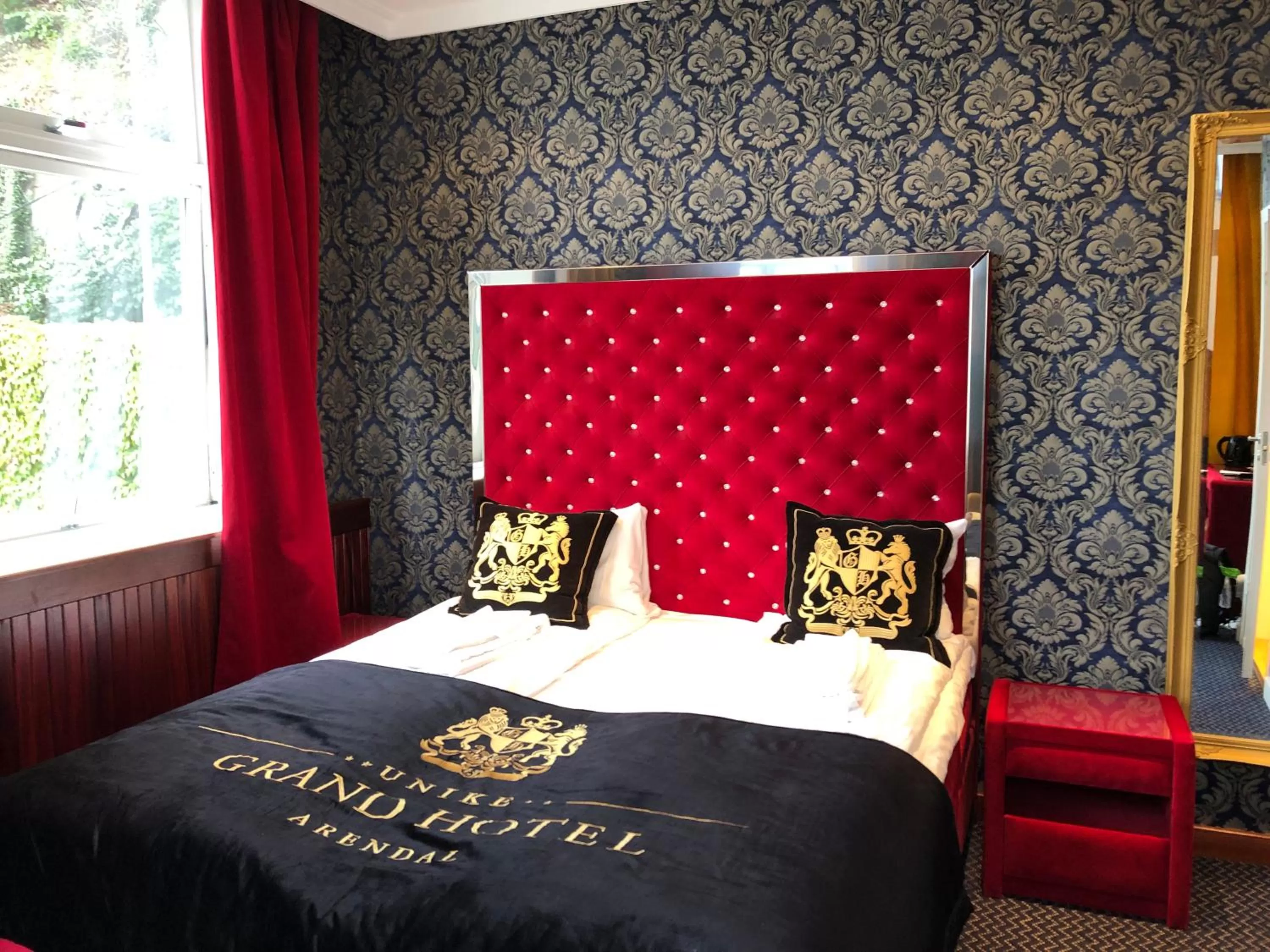 Bedroom, Bed in Grand Hotel Arendal - Unike Hoteller