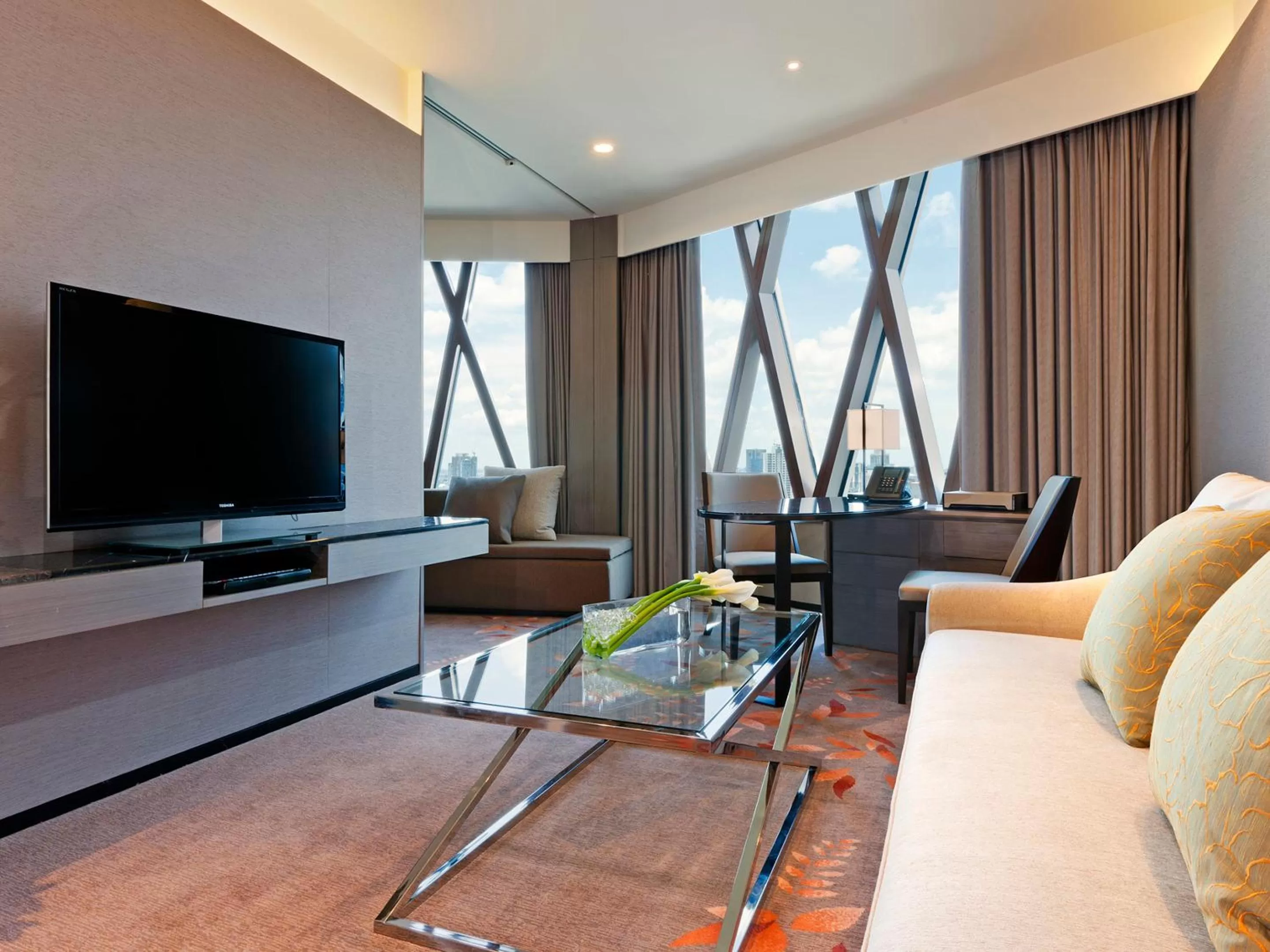 Communal lounge/ TV room in The Okura Prestige Bangkok