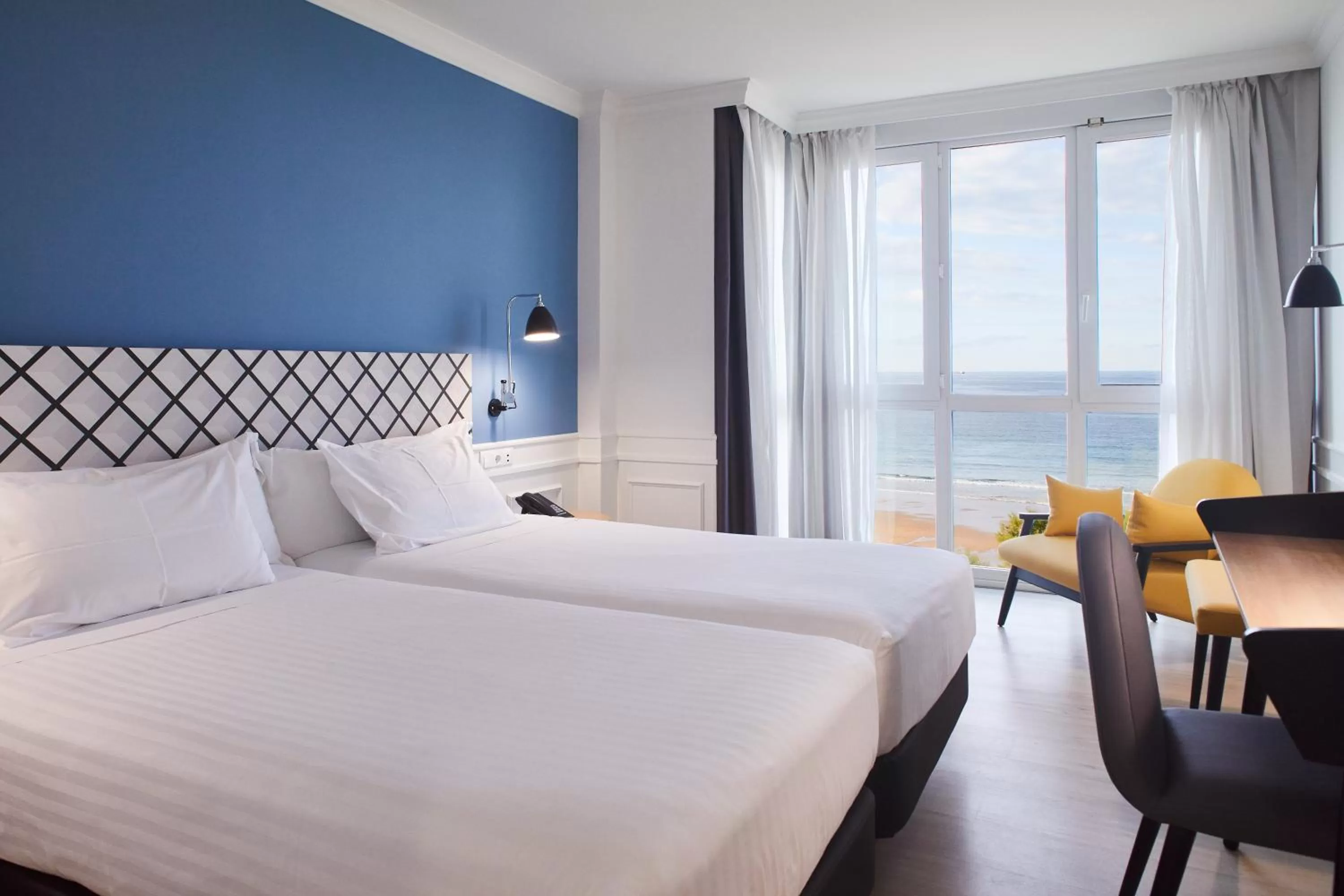 Standard Twin Room with Sea View in Silken Río Santander