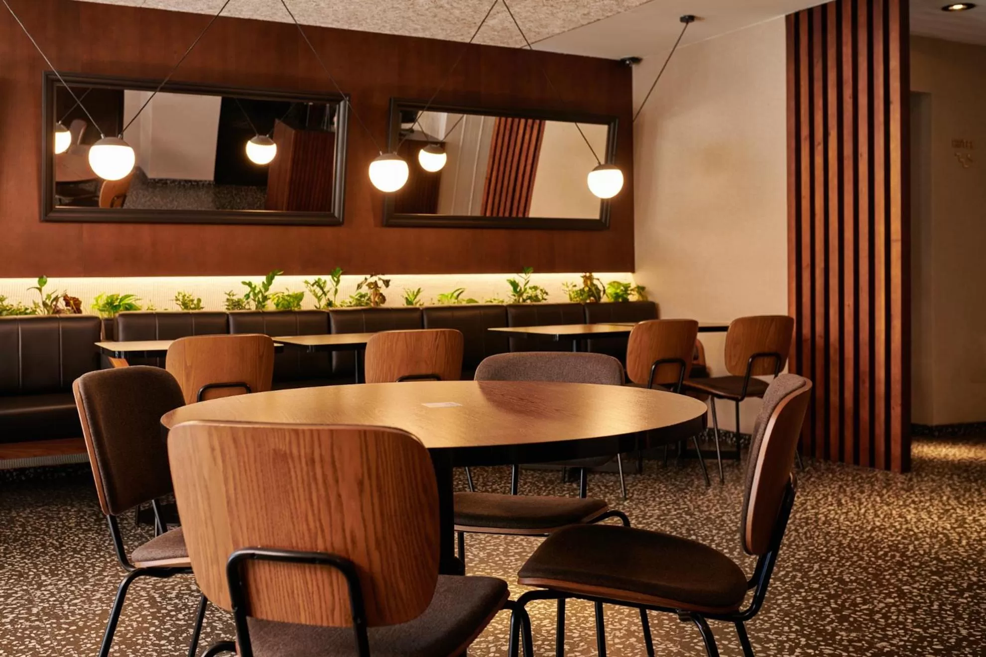 Restaurant/places to eat in Room Mate Cosmo - City Centre, Valencia