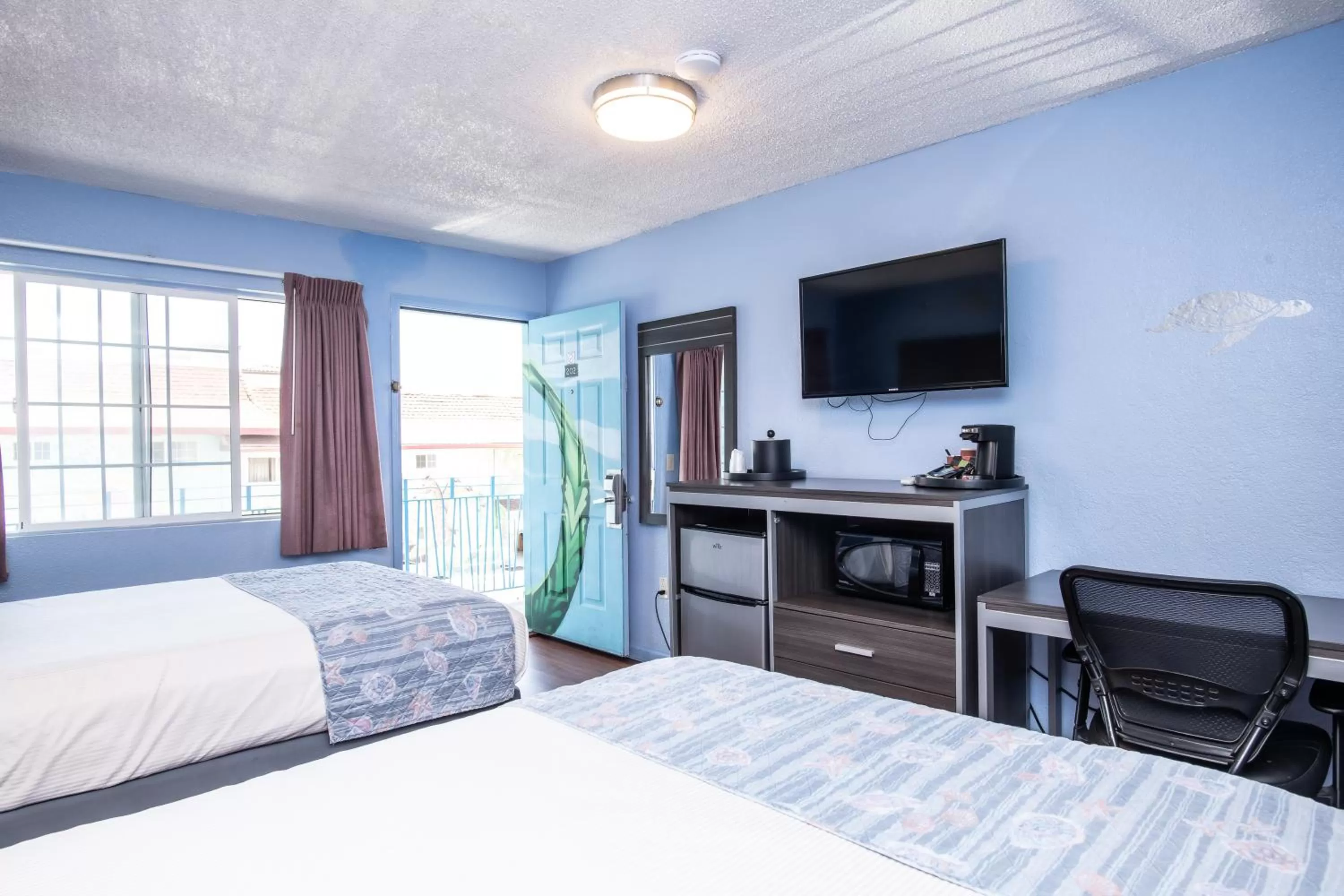 Bed in Aqua Breeze Inn