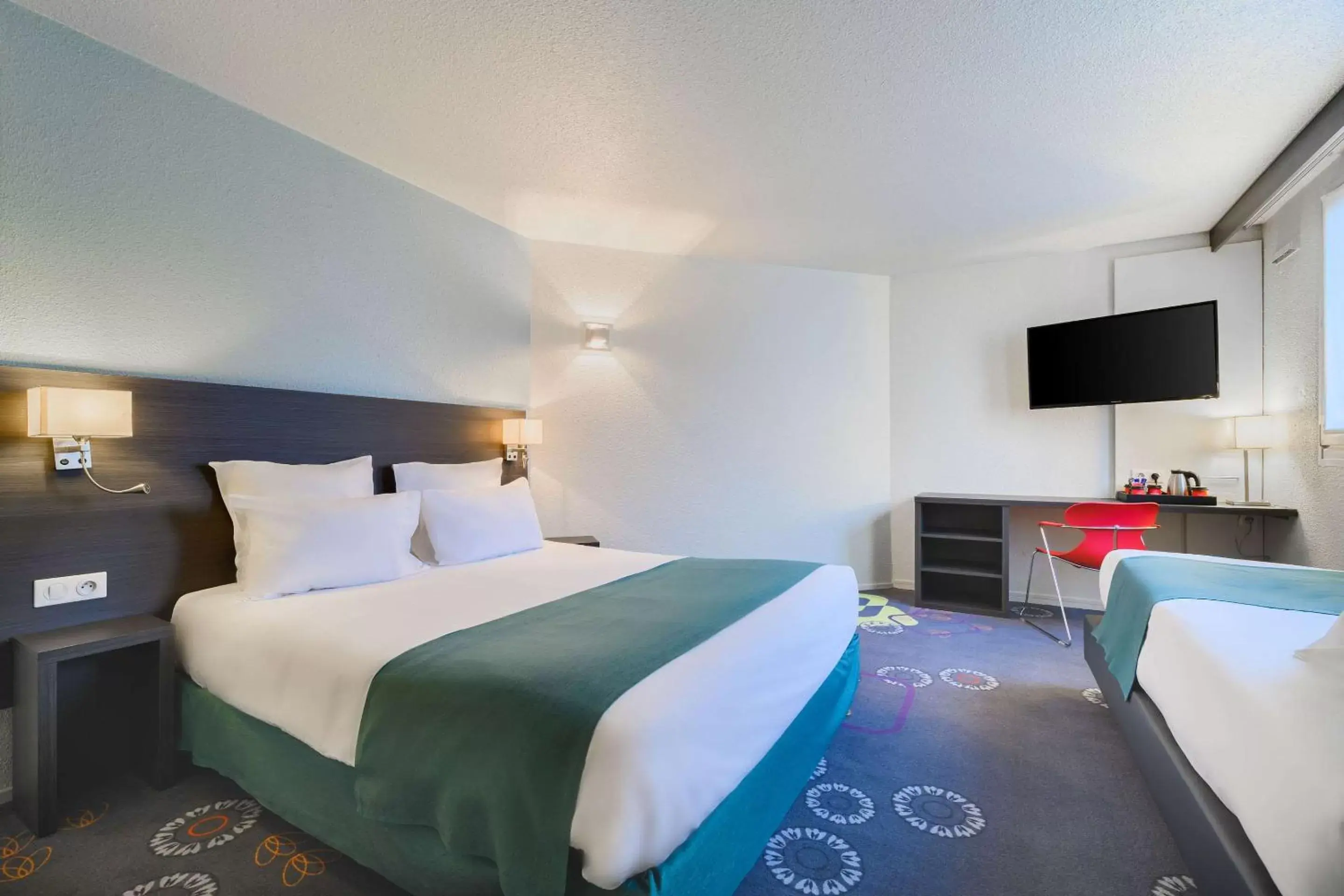 1 Double Bed, 3 Single Beds in Kyriad Lille Gare - Grand Palais 1 Double Bed, 3 Single Beds in Kyriad Lille Gare - Grand Palais