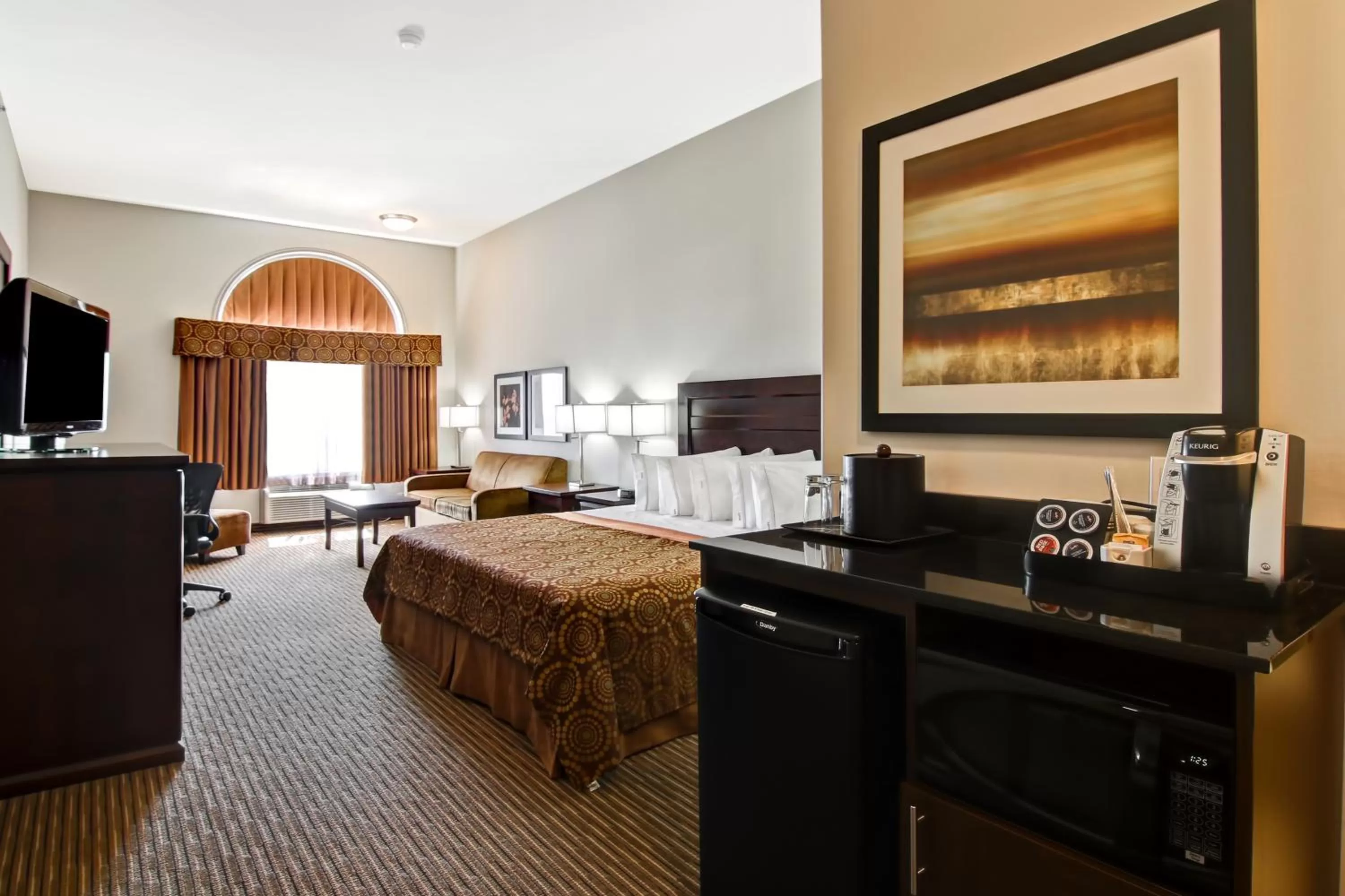 Bed in Canalta Hotel Moosomin