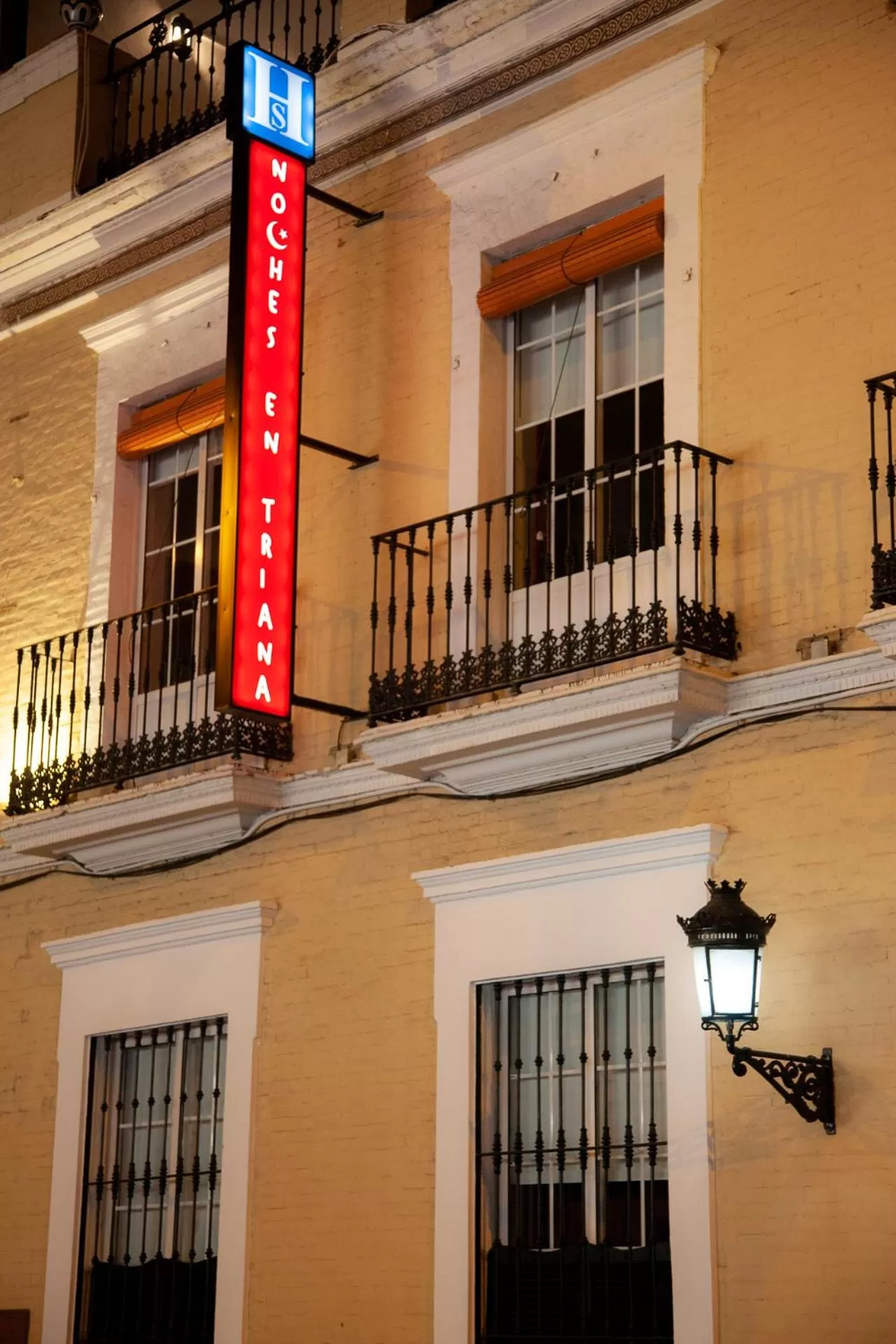 Property building in Noches en Triana