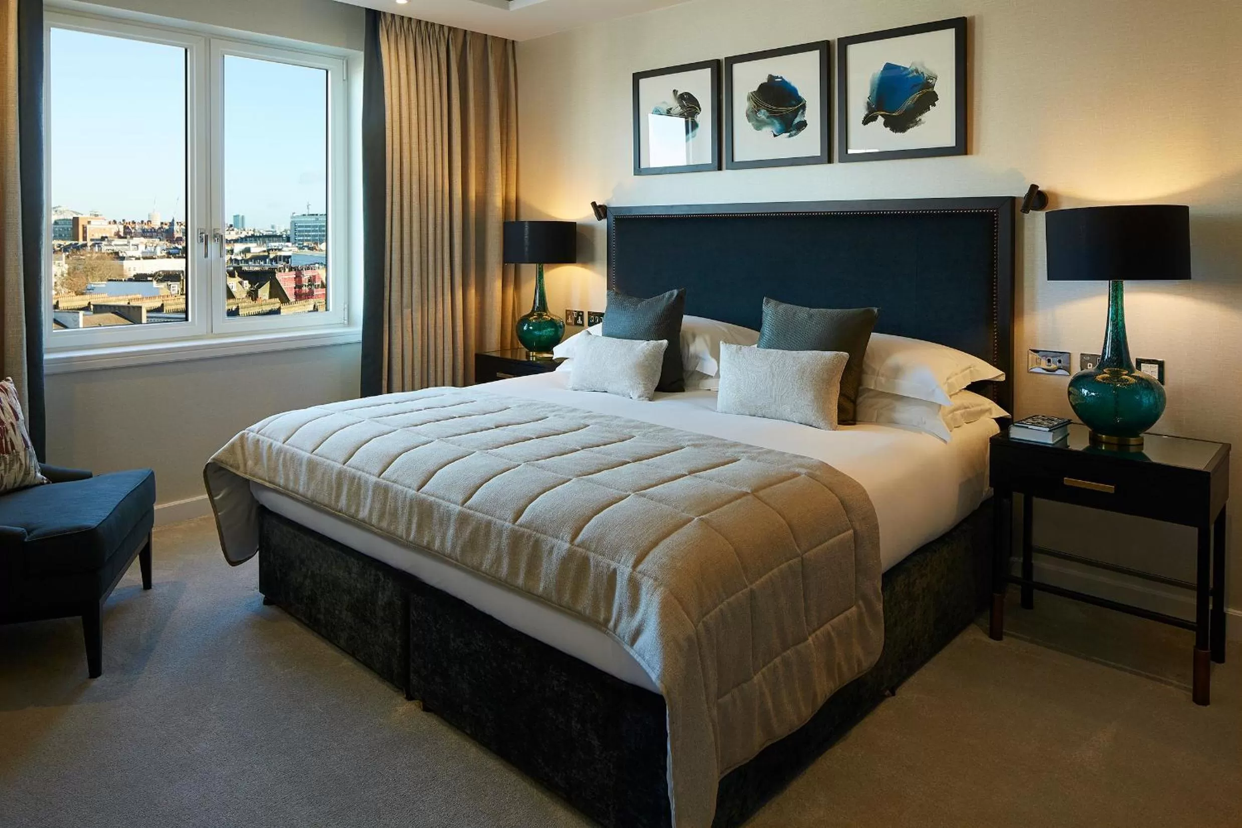 Bed in Cheval Gloucester Park at Kensington