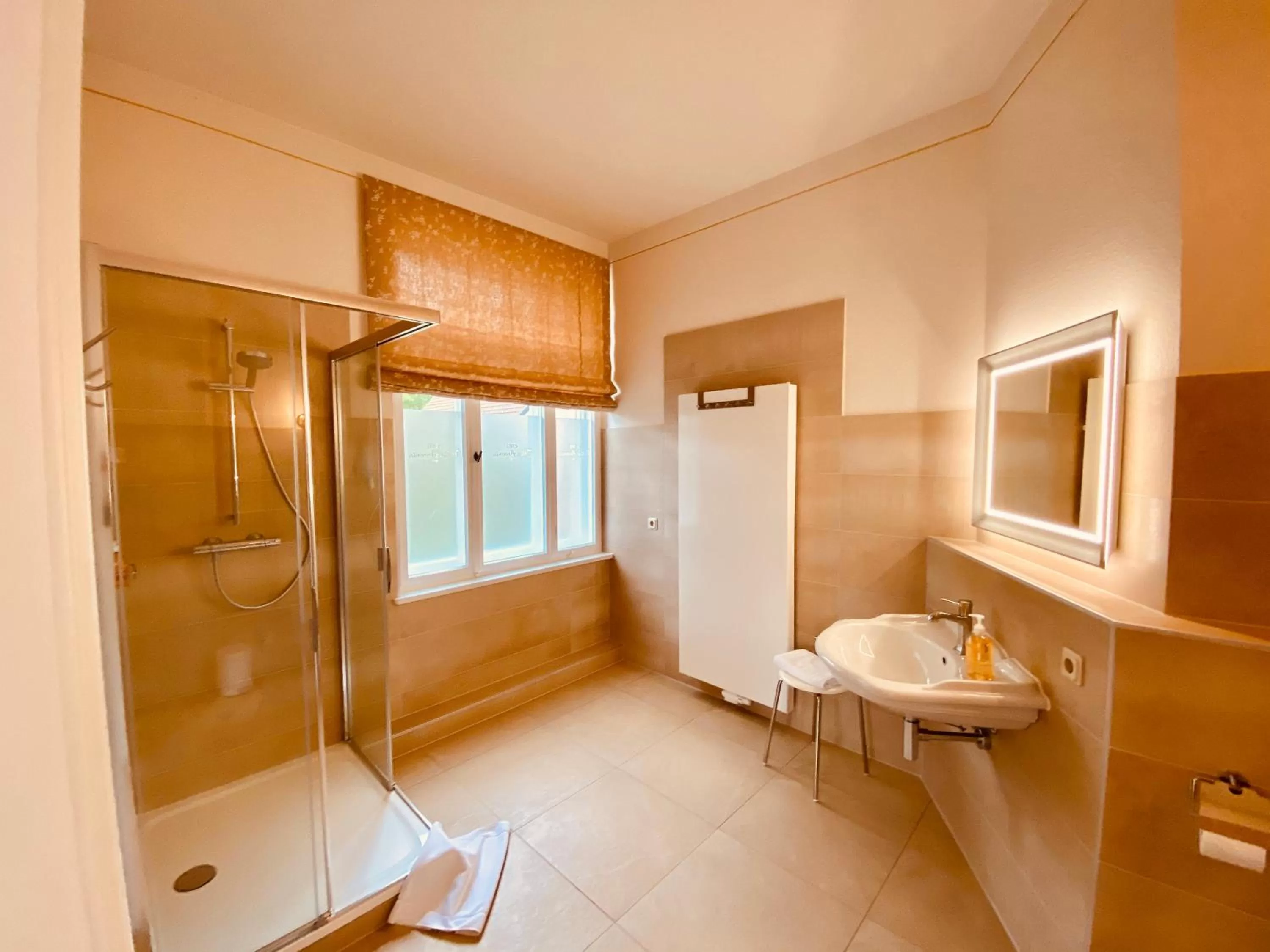 Shower in Villa Antonia