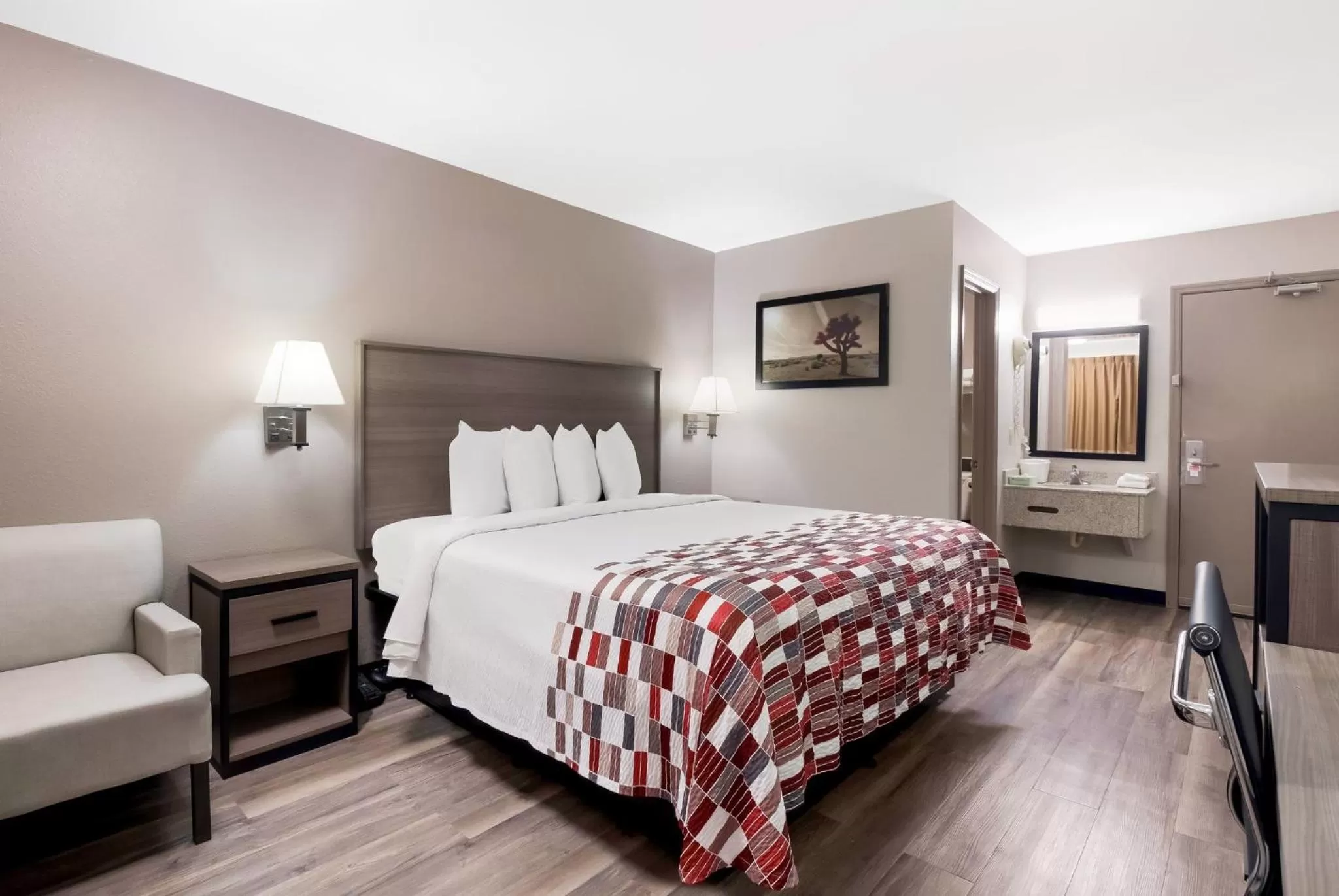 Bedroom, Bed in Red Roof Inn Chattanooga - Lookout Mountain