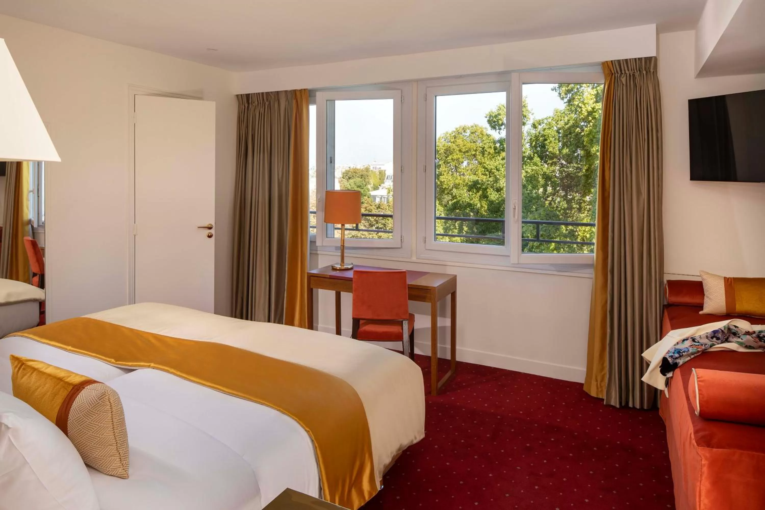 Bed in Hotel De Suede Saint Germain