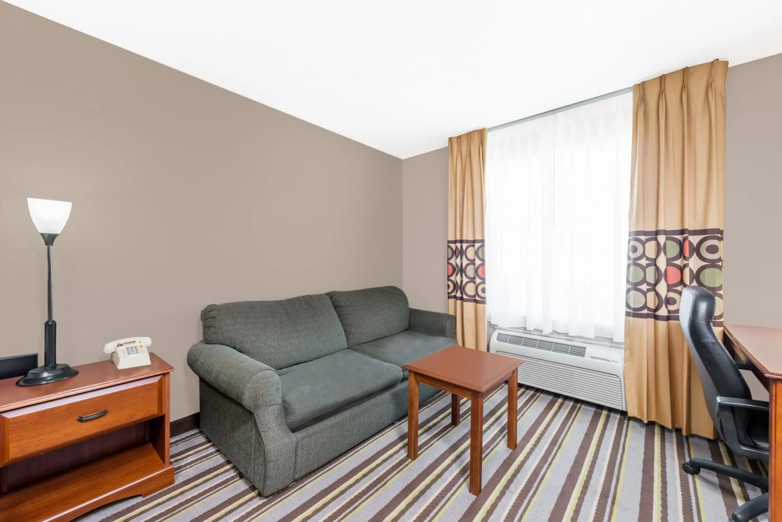 Super 8 by Wyndham Bolivar