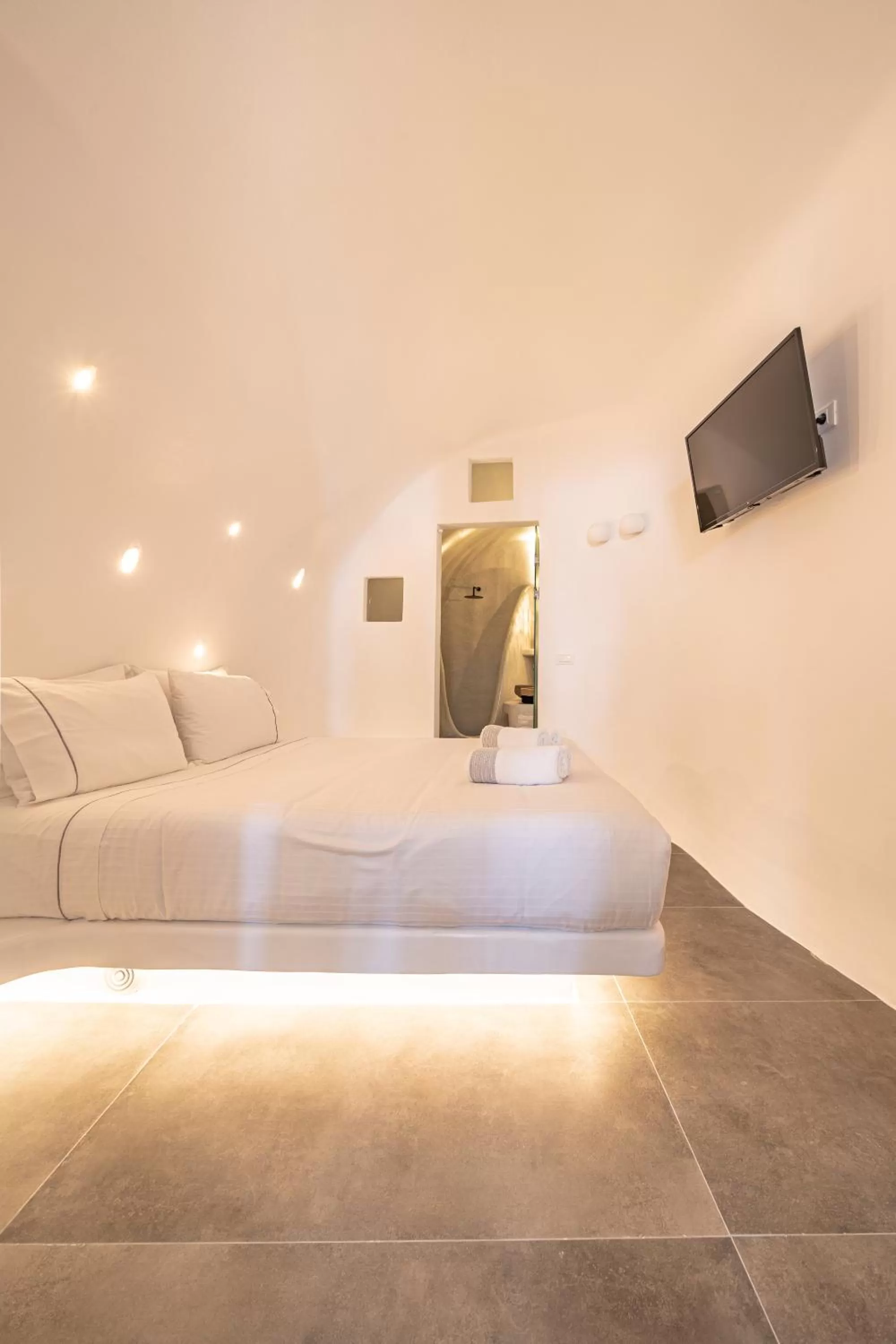 Bed in Eternity Suites Santorini
